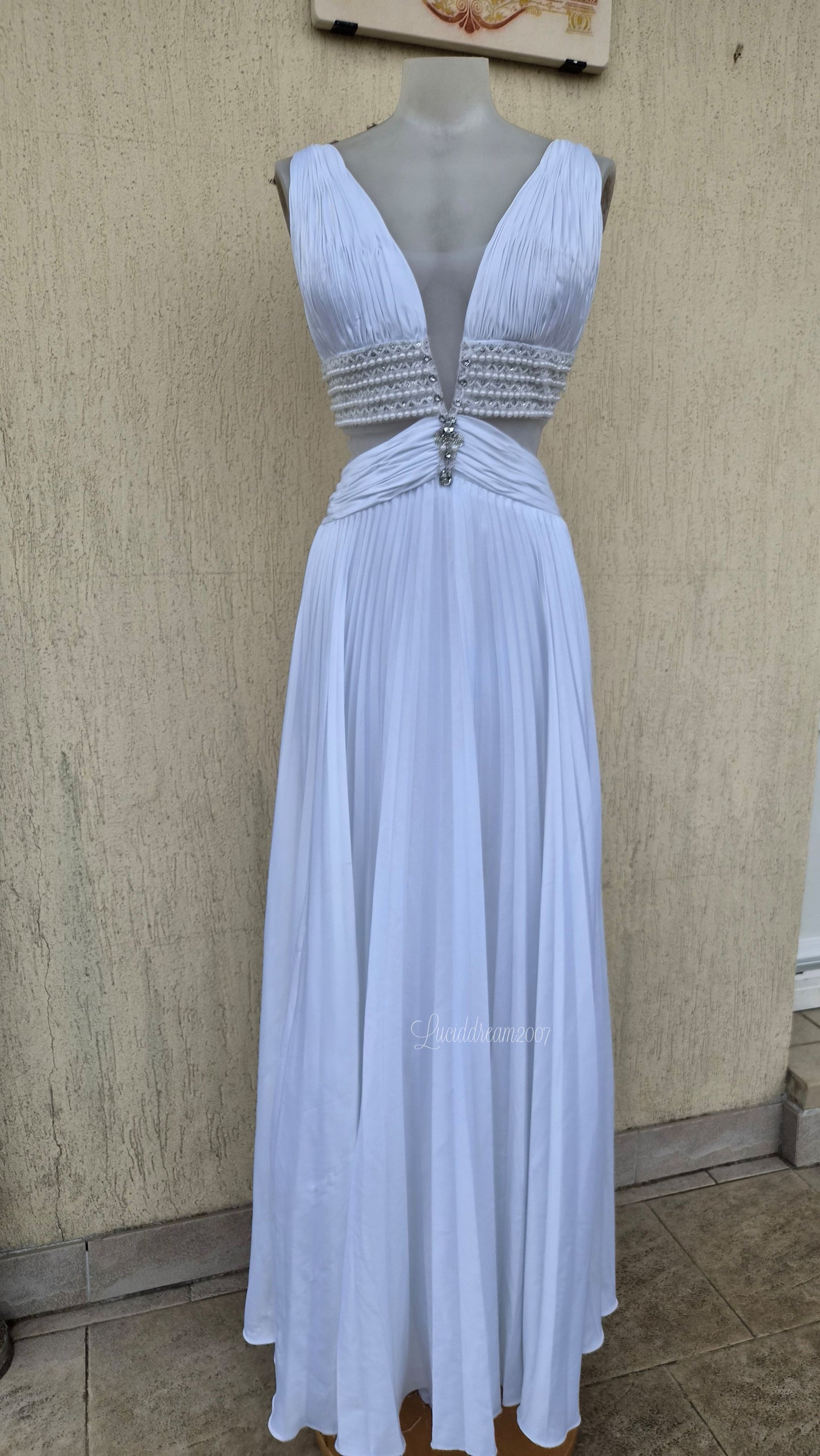 Robe dos nu blanche brodée