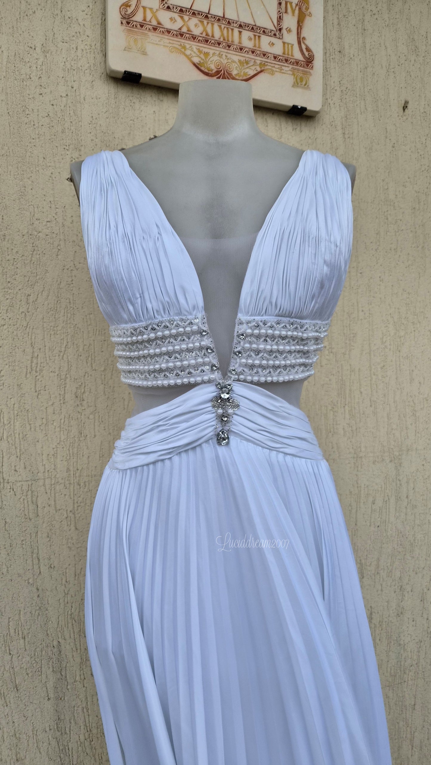 Robe dos nu blanche brodée