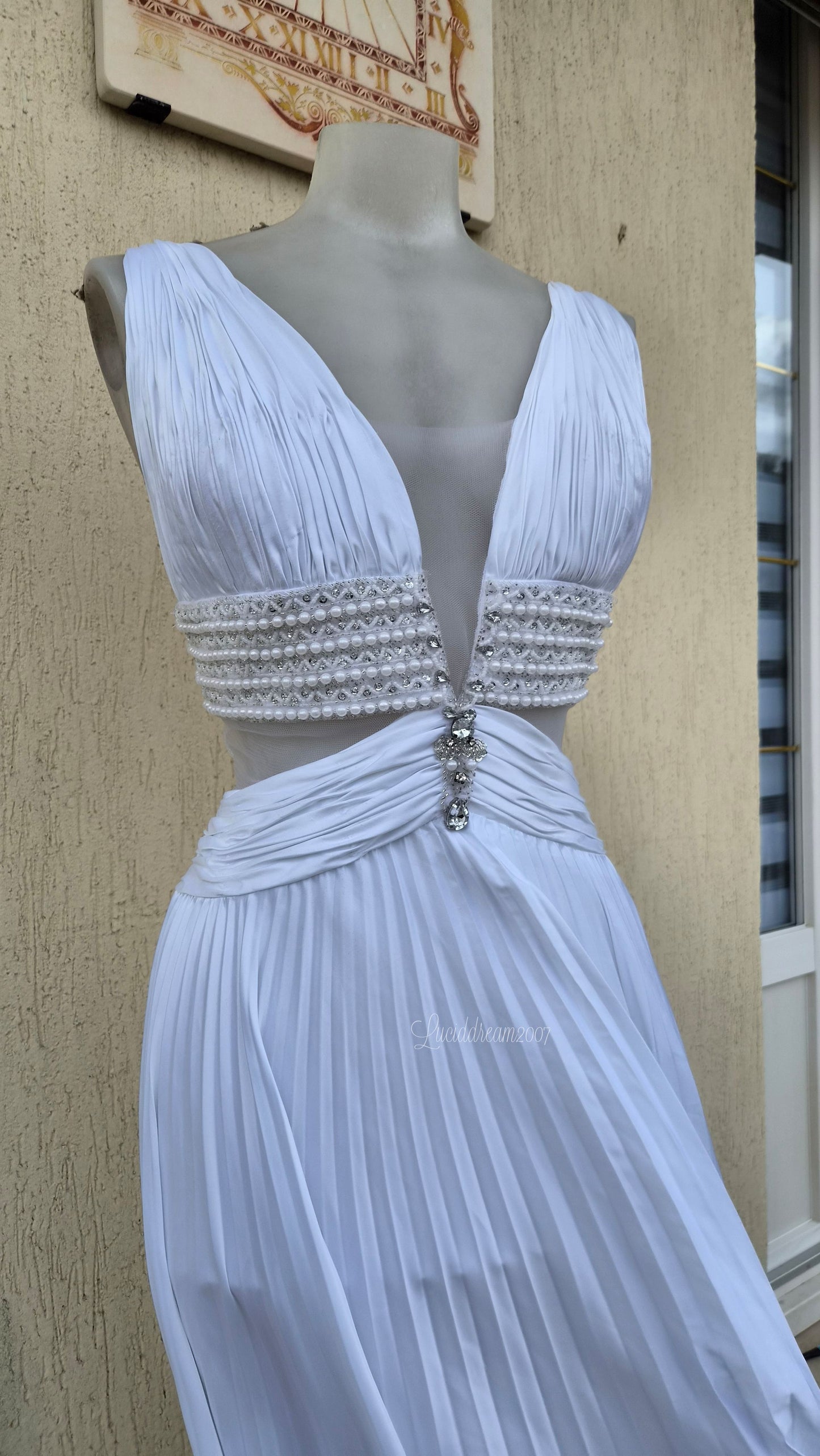 Robe dos nu blanche brodée