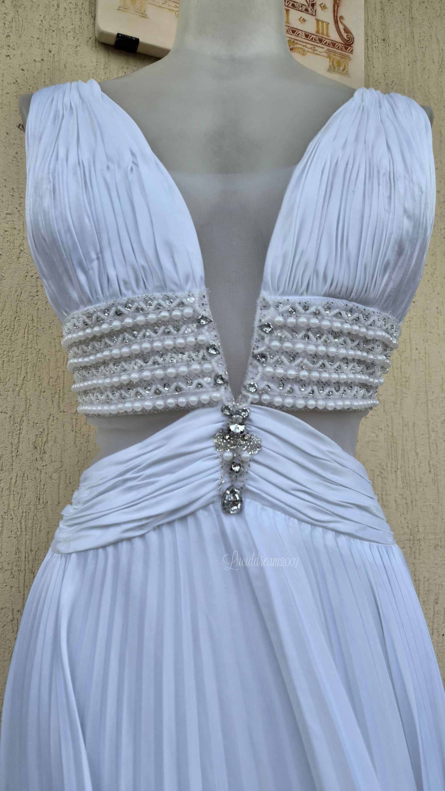 Robe dos nu blanche brodée