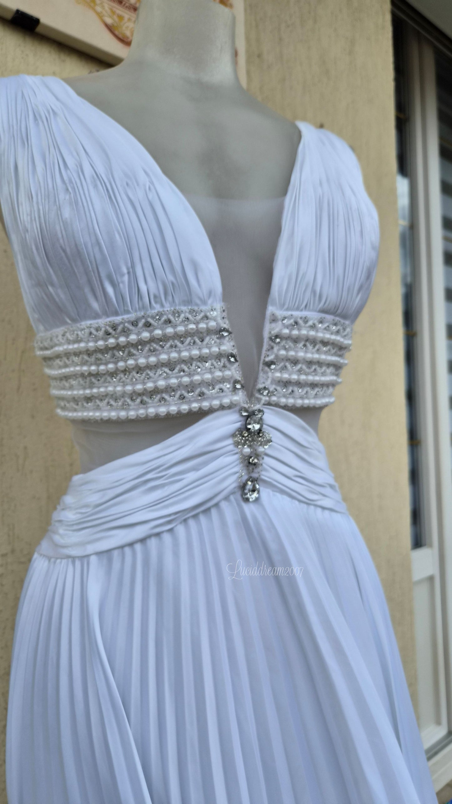 Robe dos nu blanche brodée
