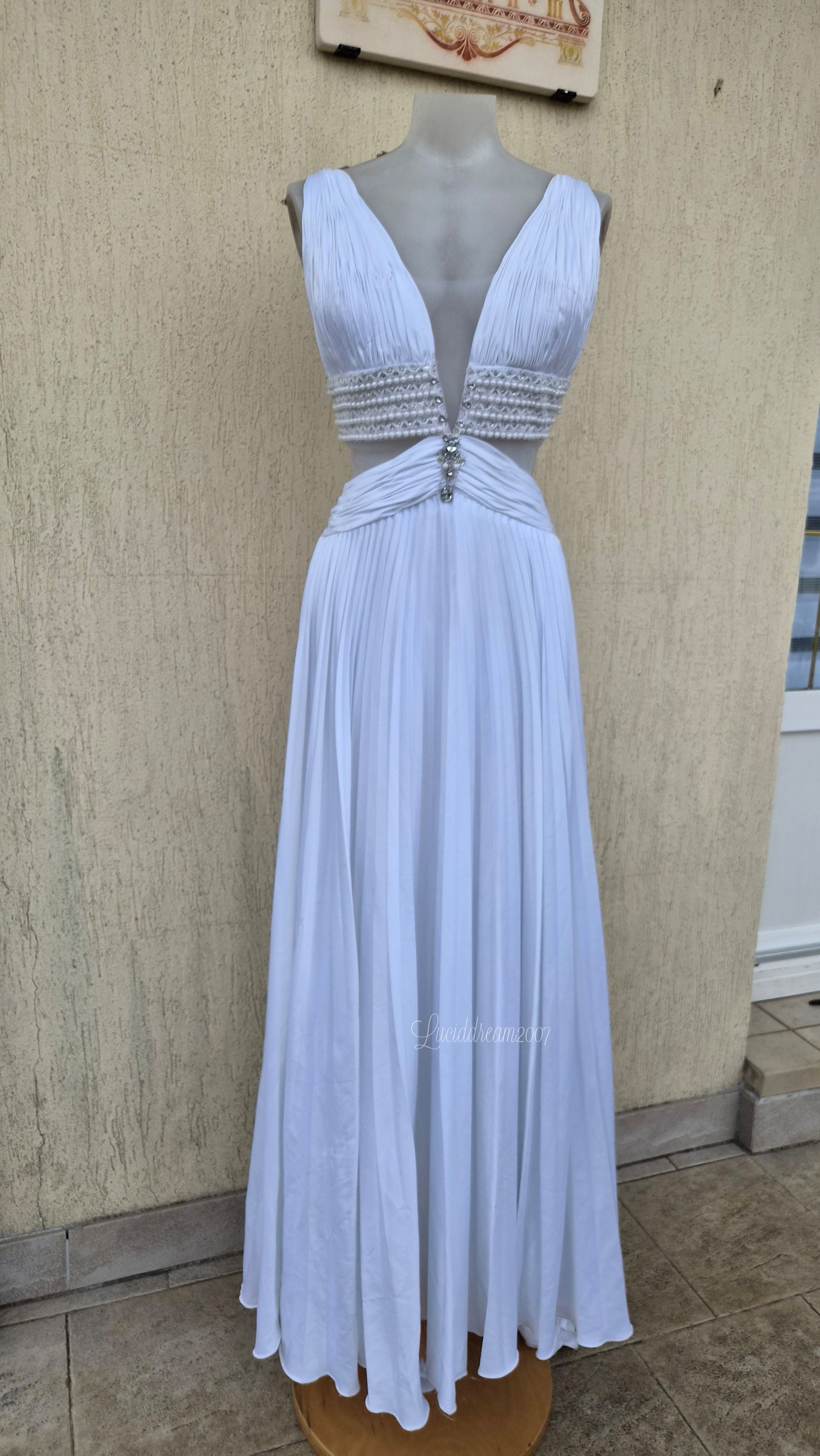 Robe dos nu blanche brodée