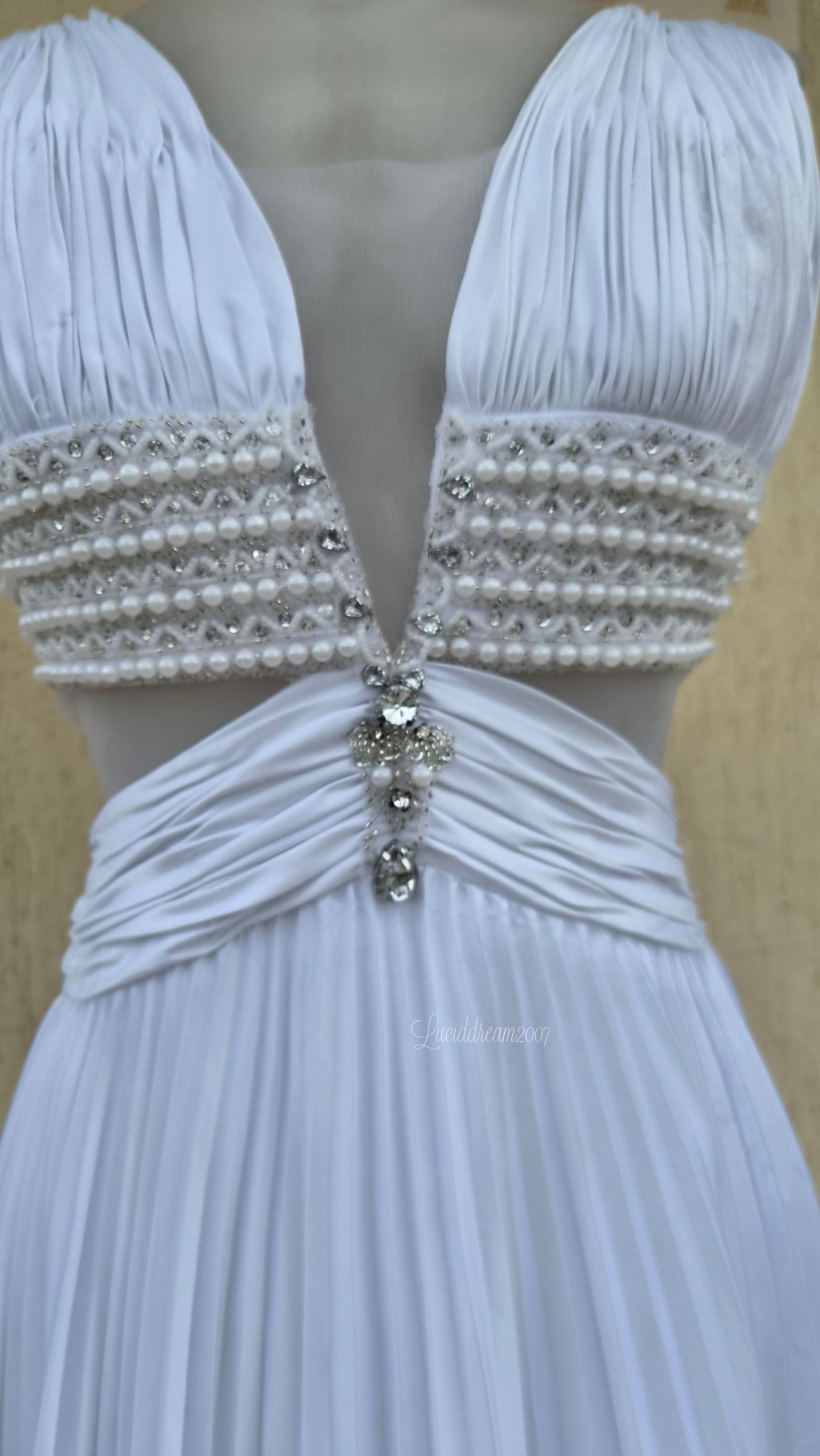 Robe dos nu blanche brodée