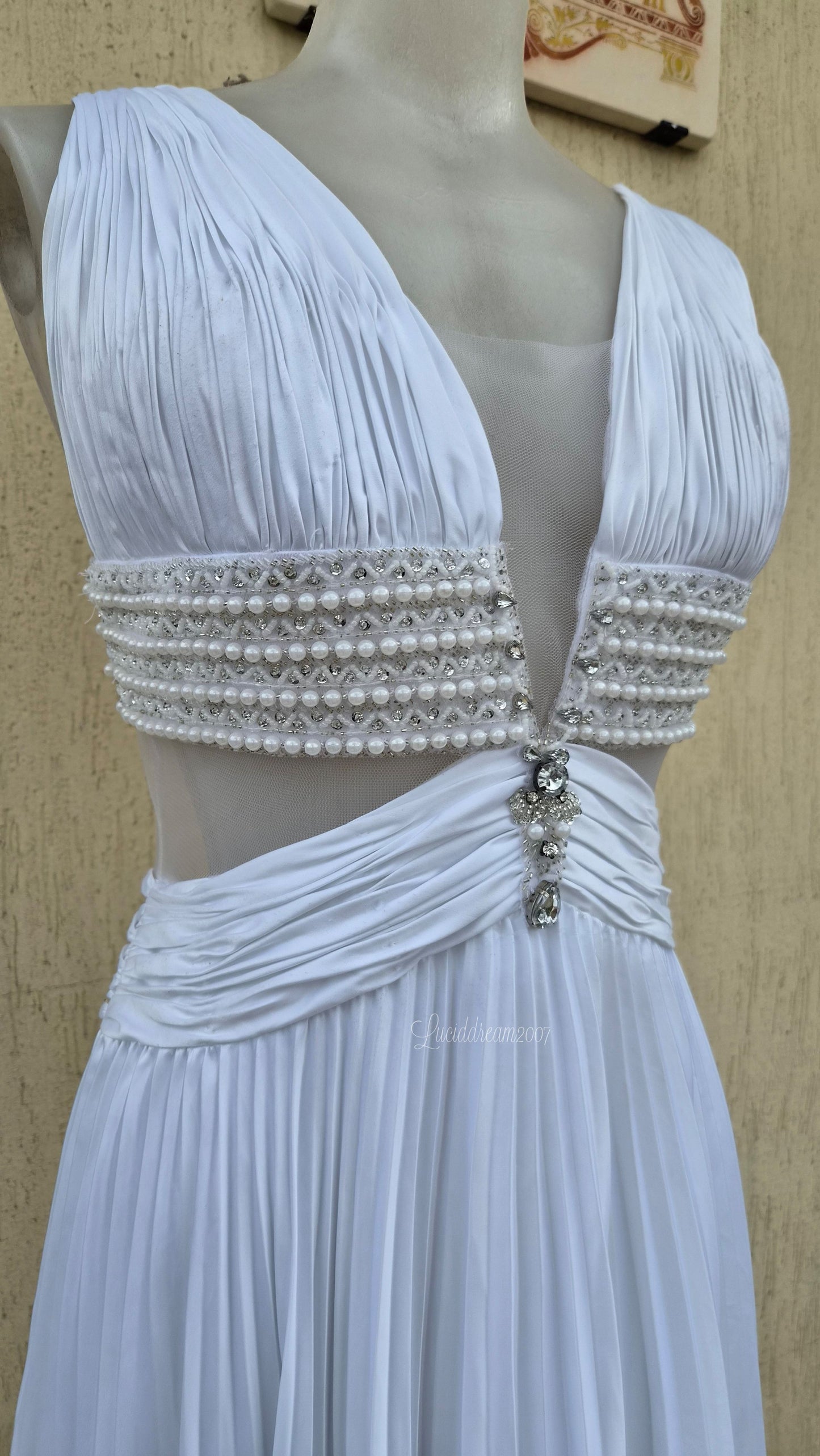 Robe dos nu blanche brodée