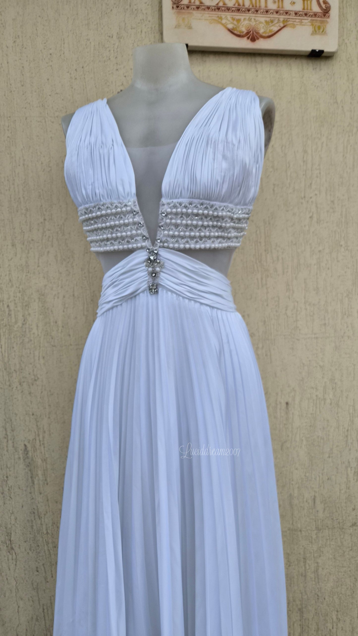 Robe dos nu blanche brodée