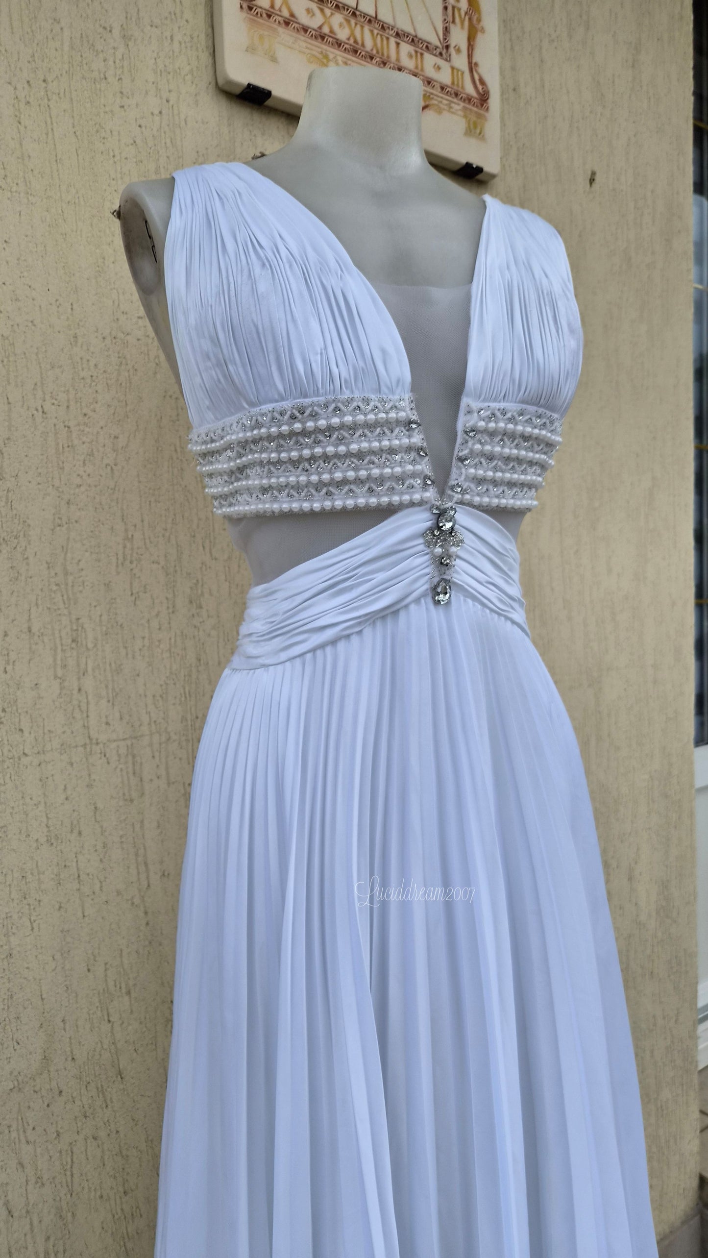 Robe dos nu blanche brodée