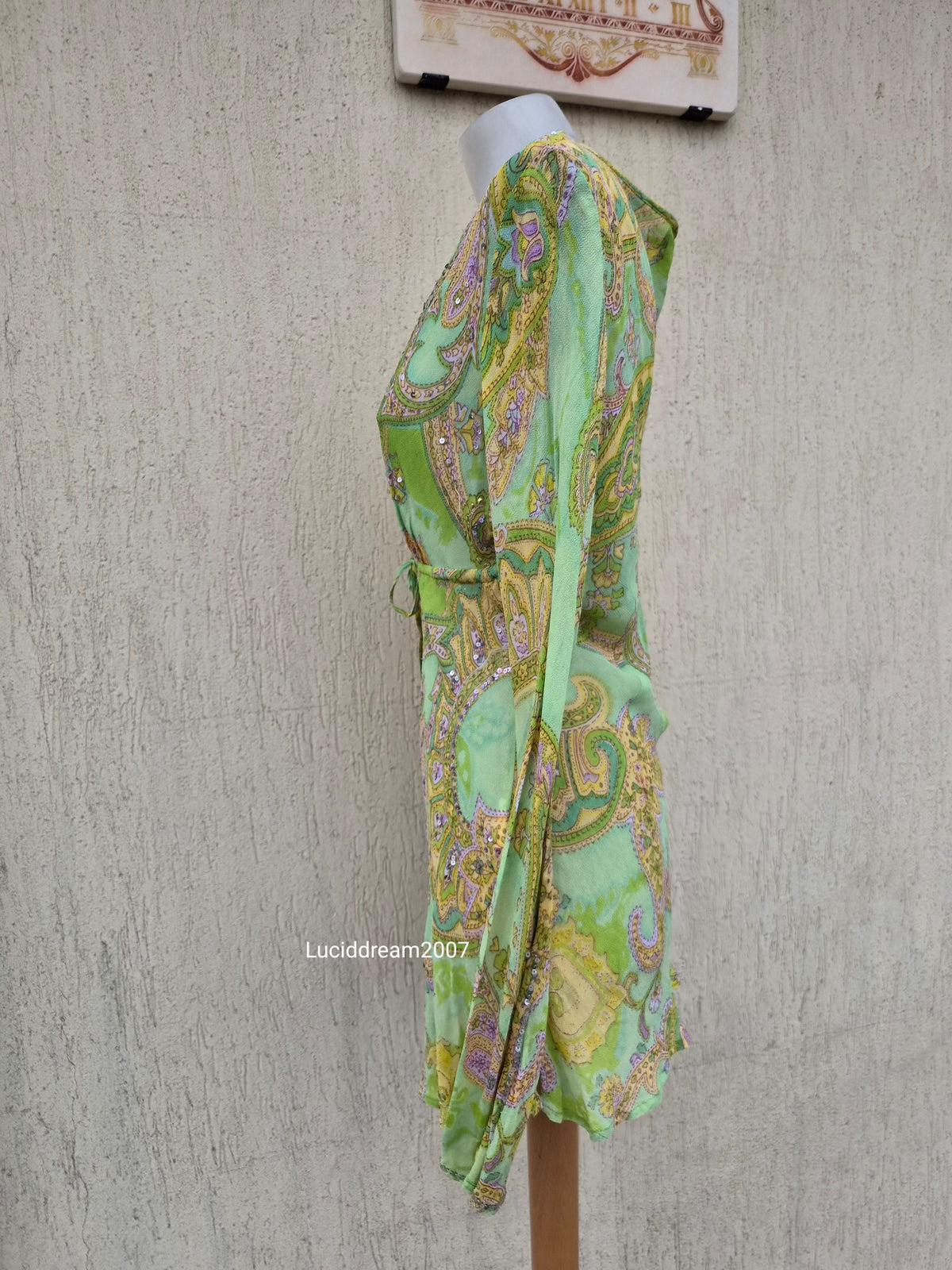 Haut en voile vert motif cachemire et détails sequins