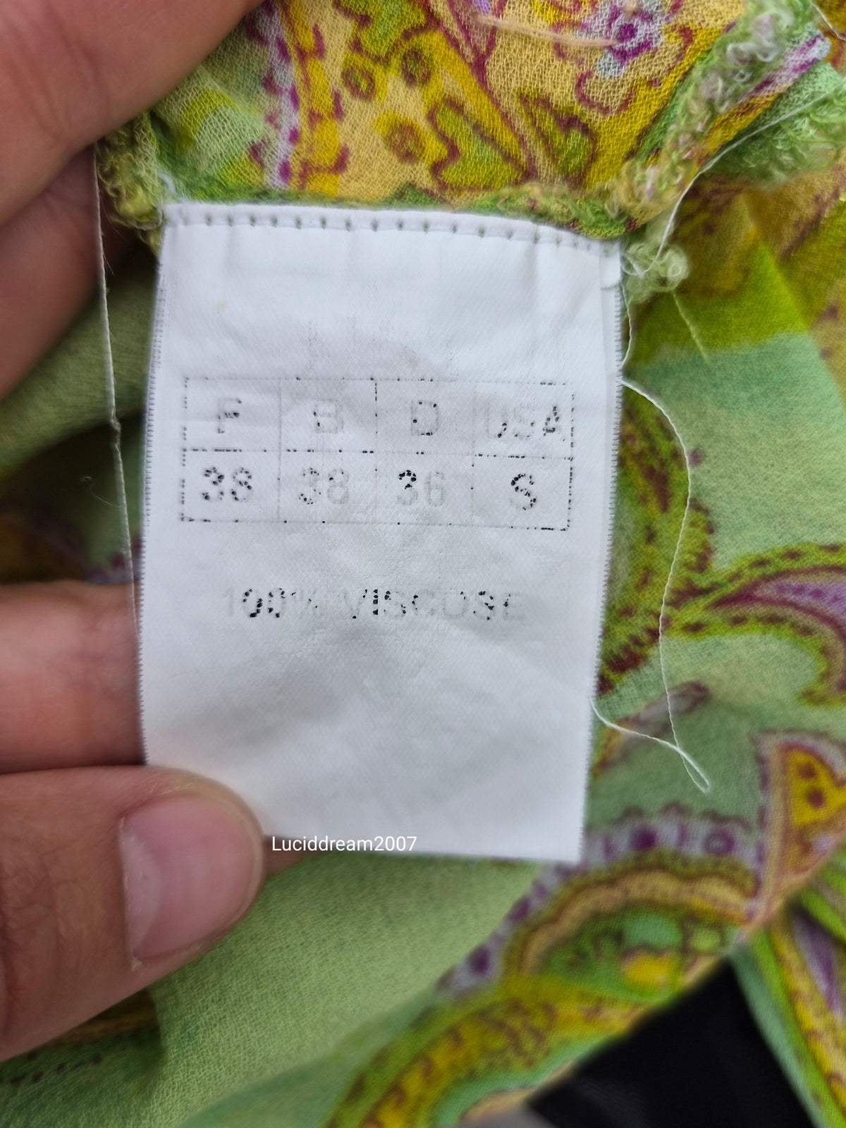 Haut en voile vert motif cachemire et détails sequins