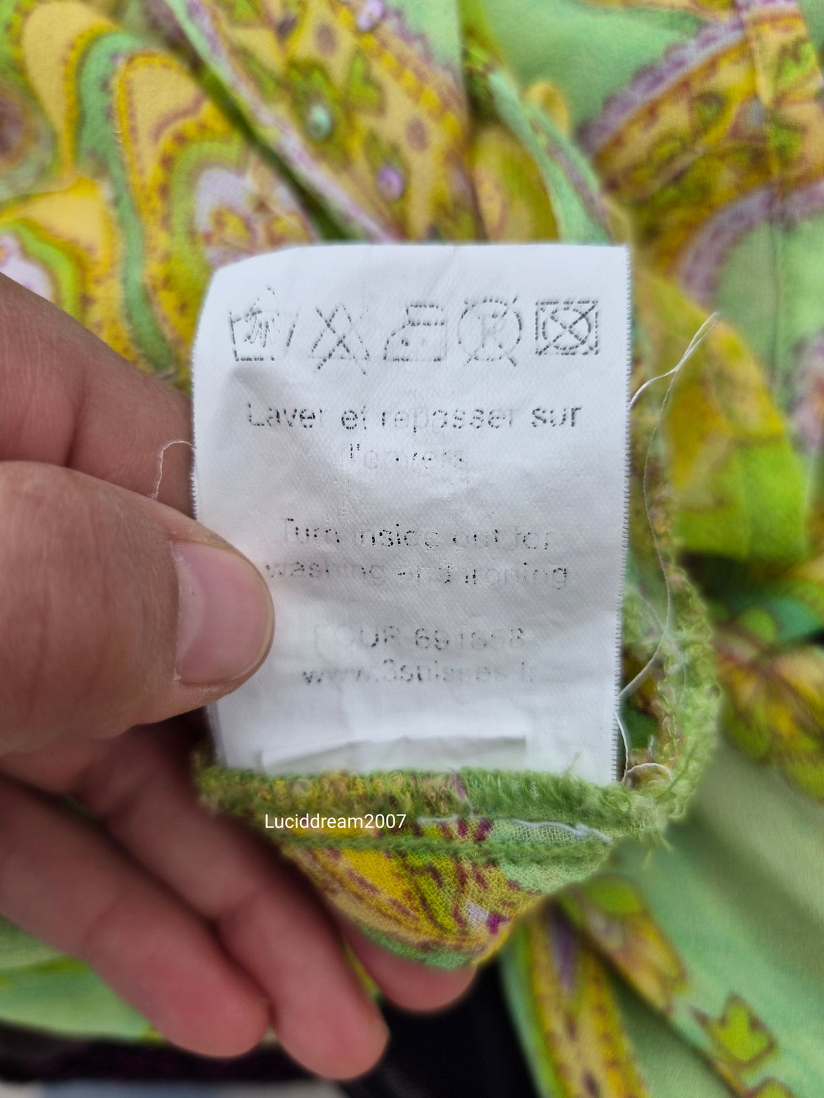 Haut en voile vert motif cachemire et détails sequins