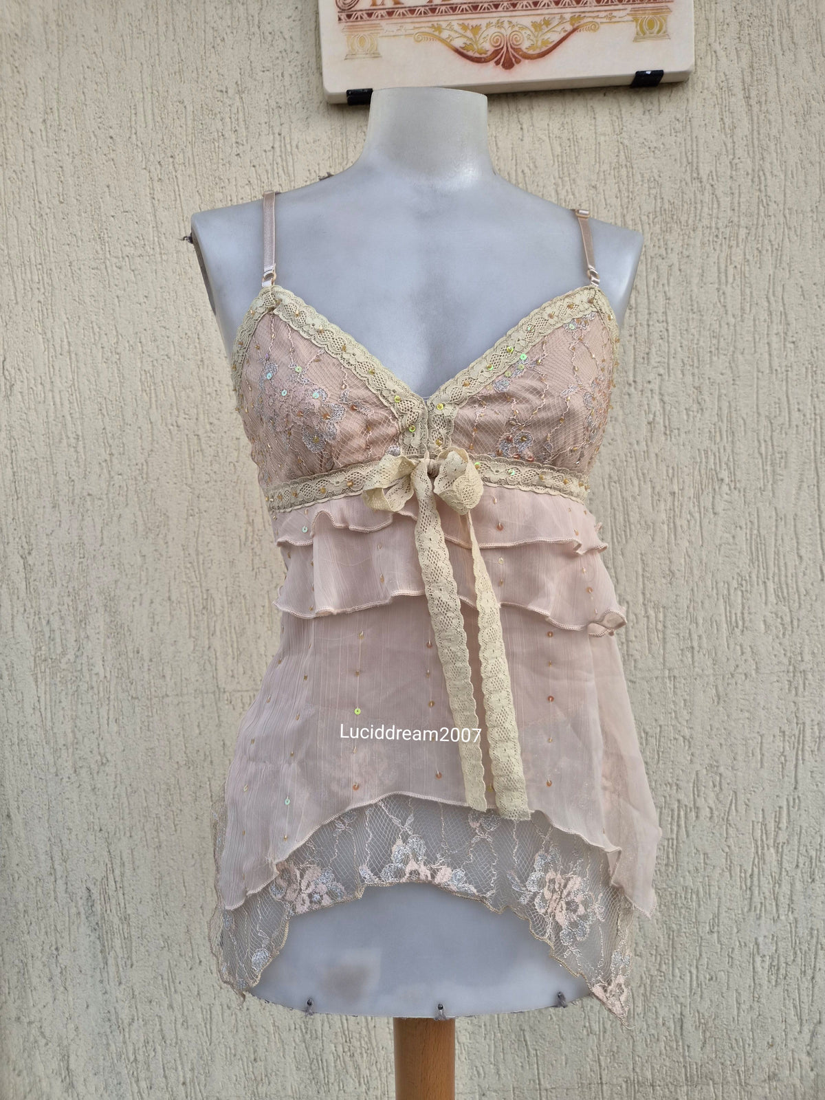 Haut en voile brodé tons rose beige