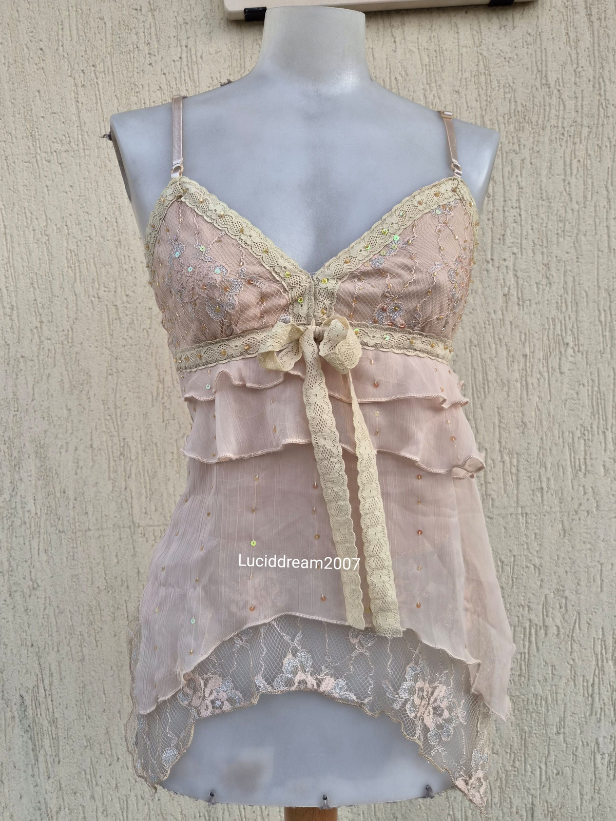 Haut en voile brodé tons rose beige