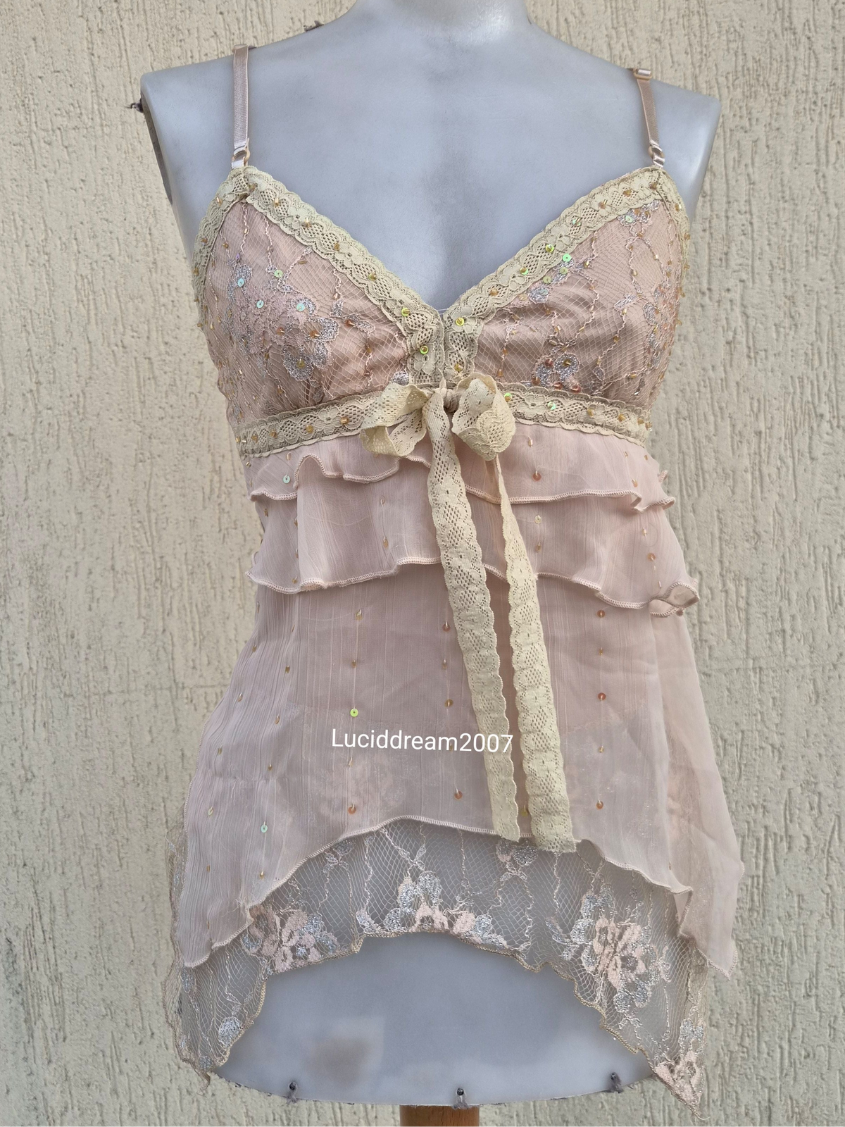 Haut en voile brodé tons rose beige