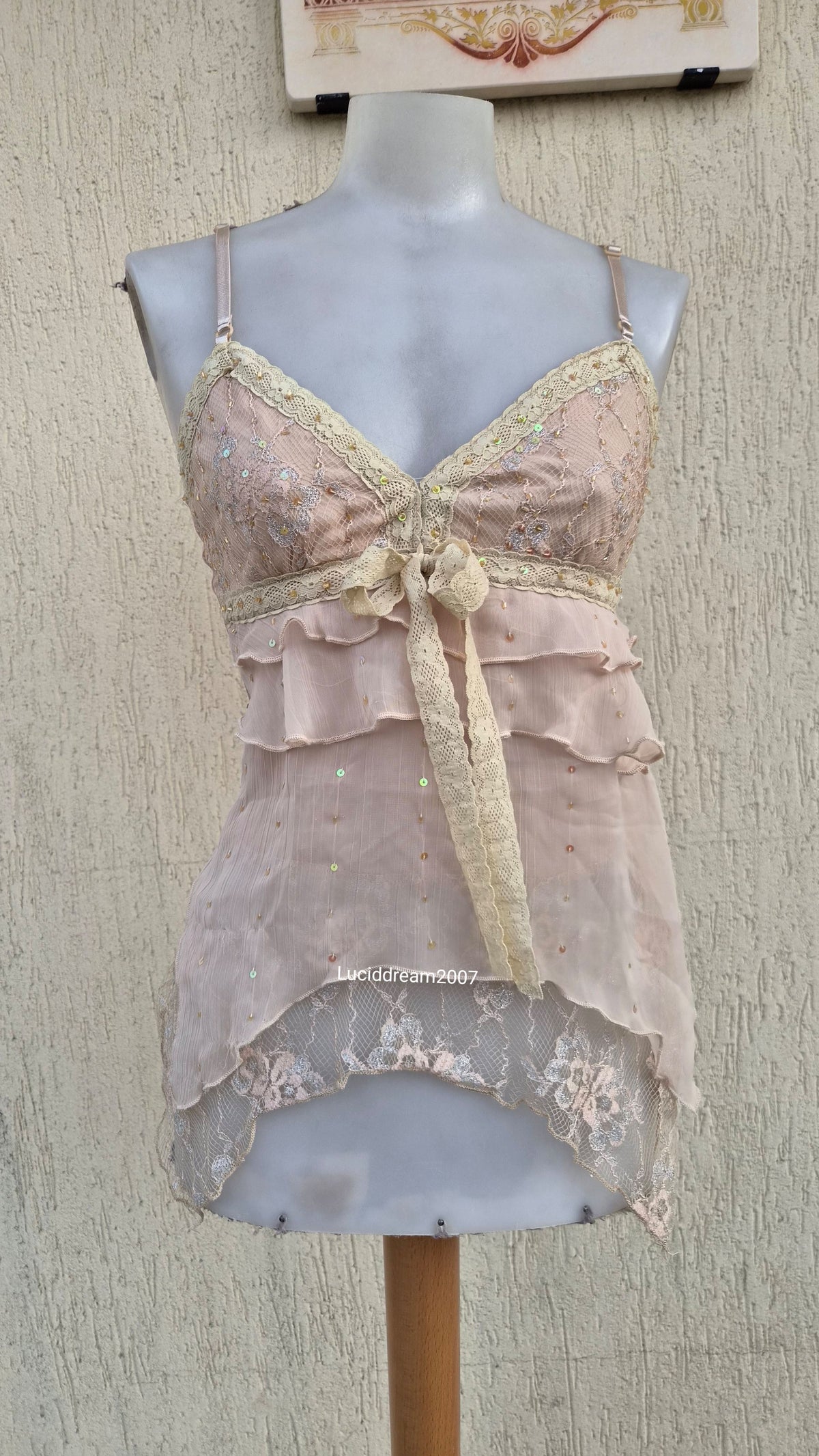 Haut en voile brodé tons rose beige