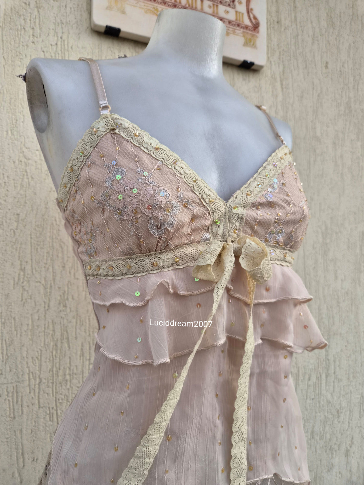 Haut en voile brodé tons rose beige