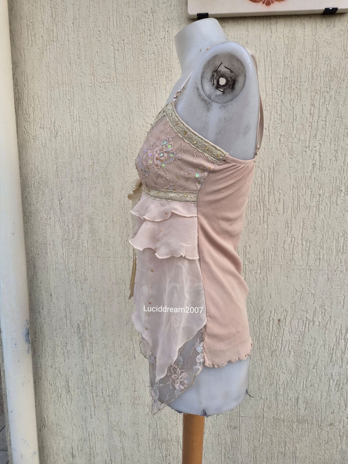 Haut en voile brodé tons rose beige