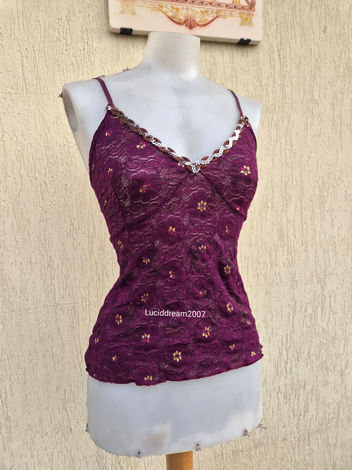Haut en dentelle à sequins violet