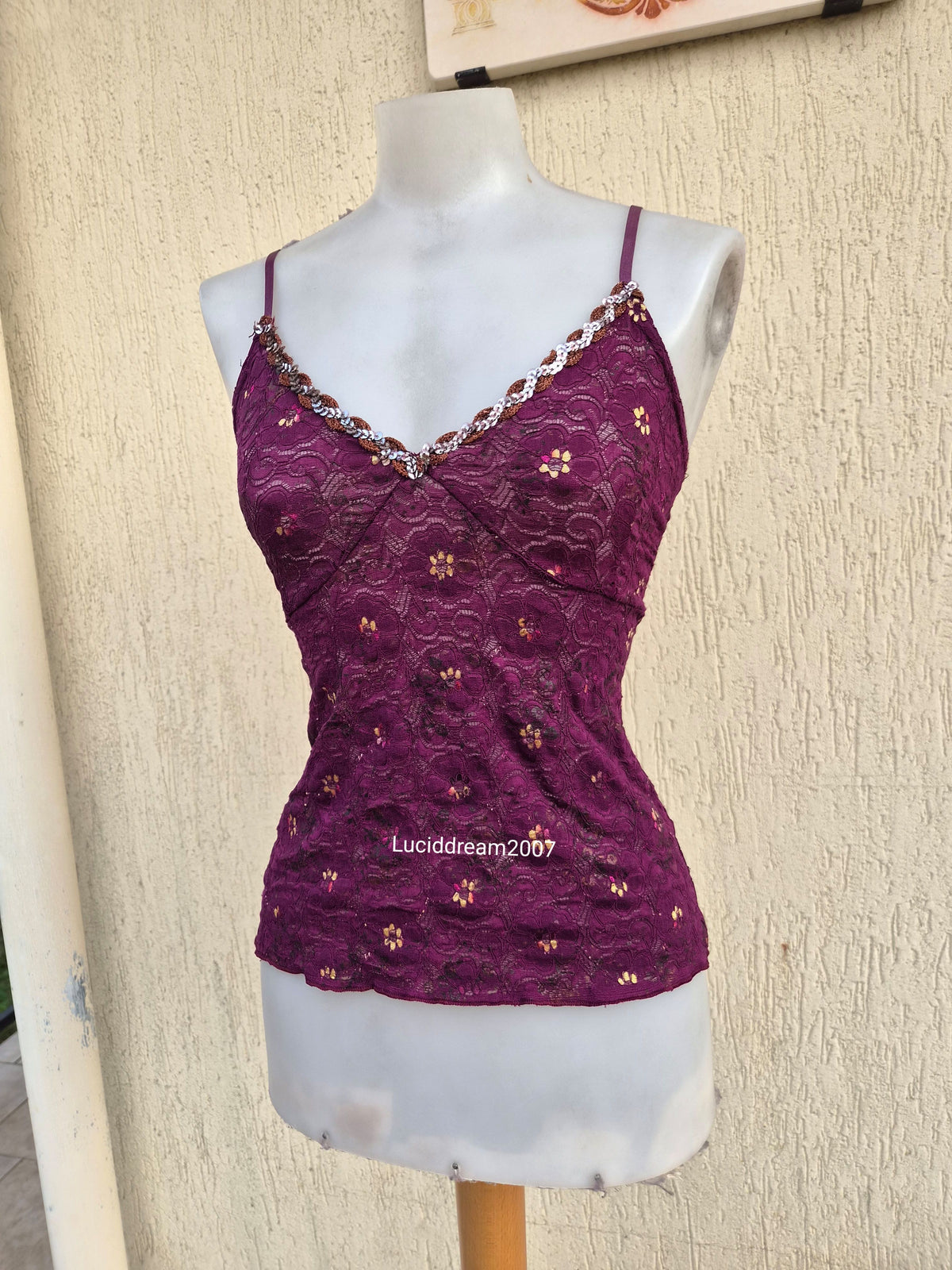 Haut en dentelle à sequins violet