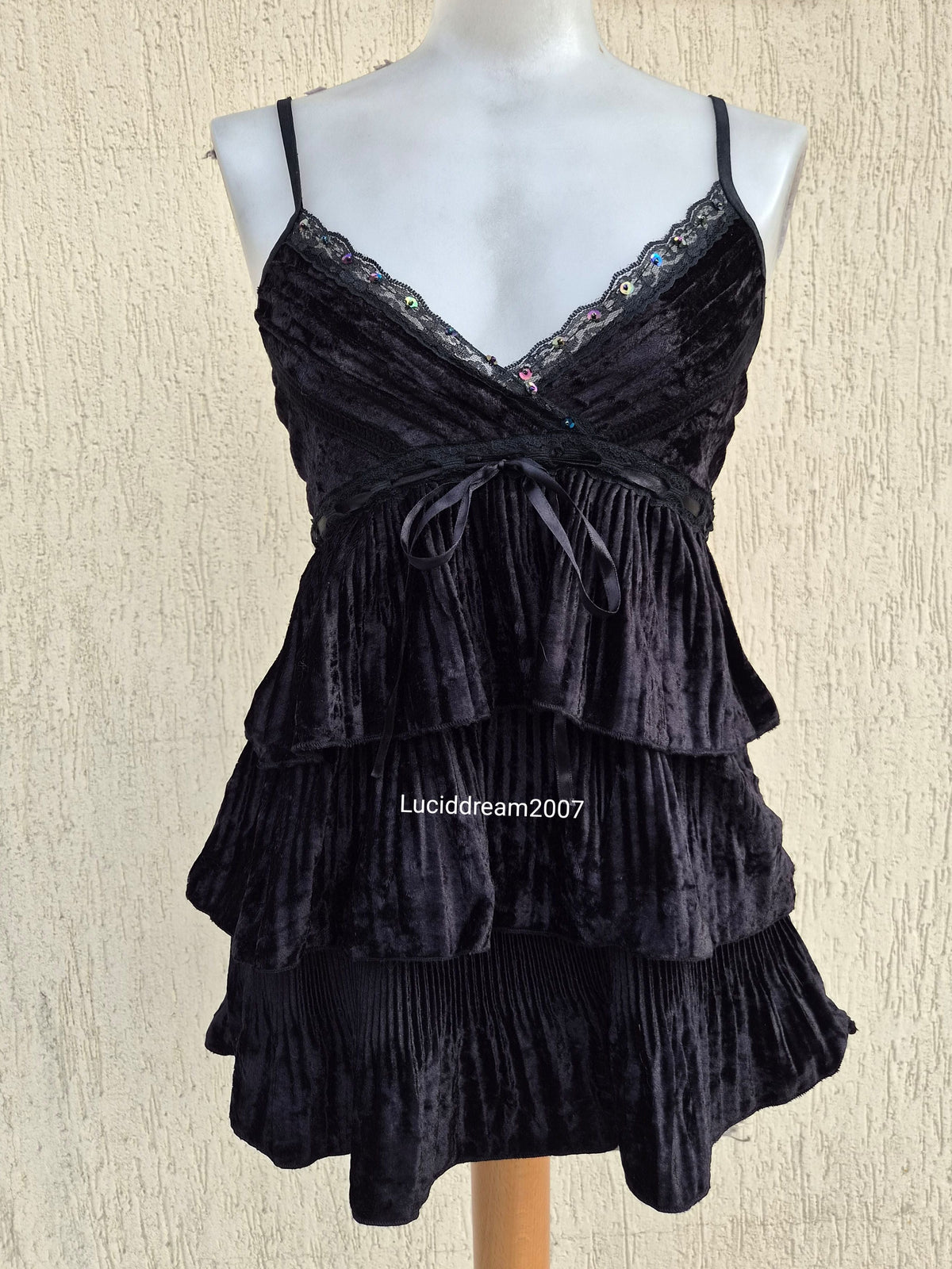 Haut en velours noir asymétrique