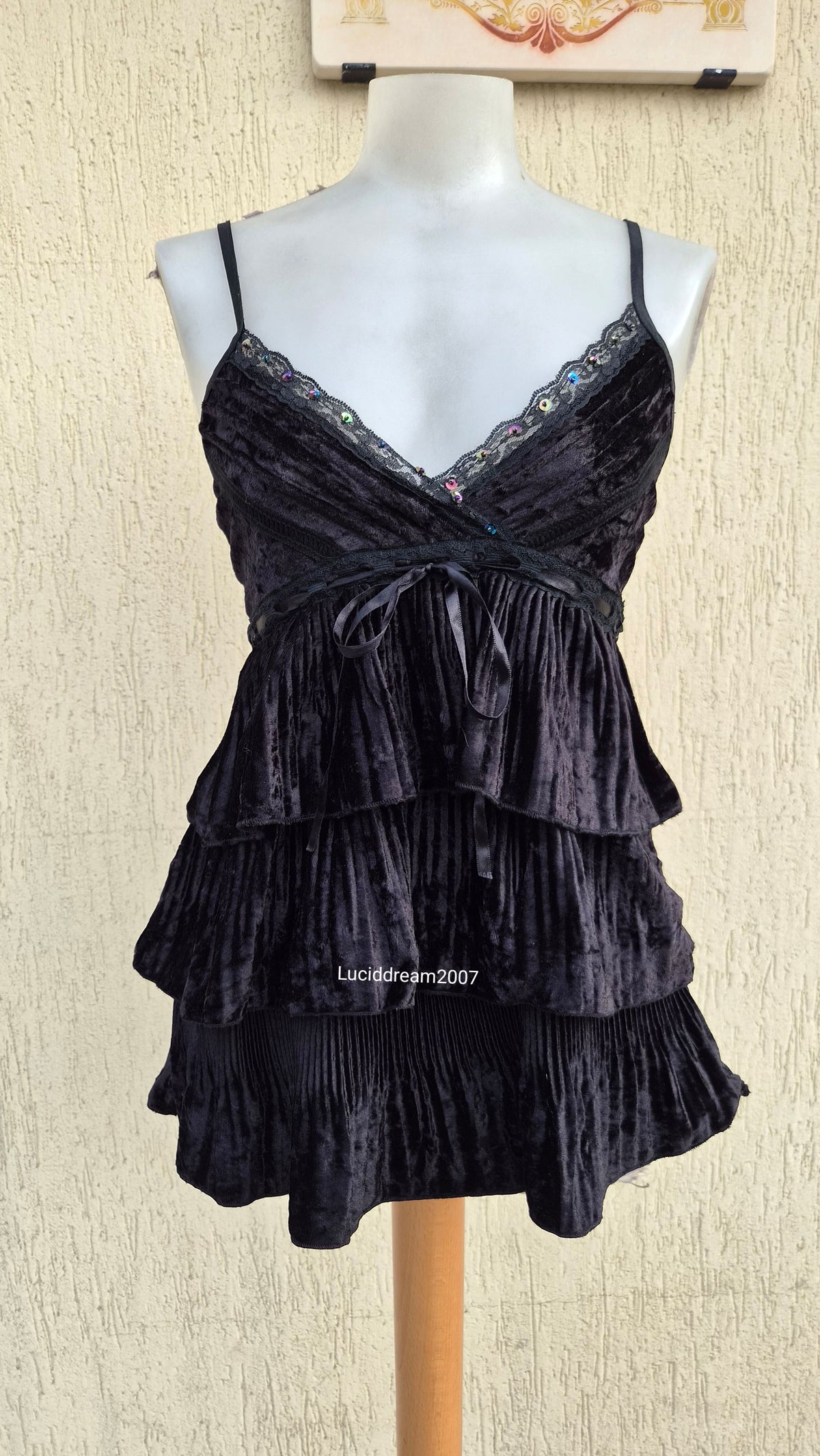 Haut en velours noir asymétrique
