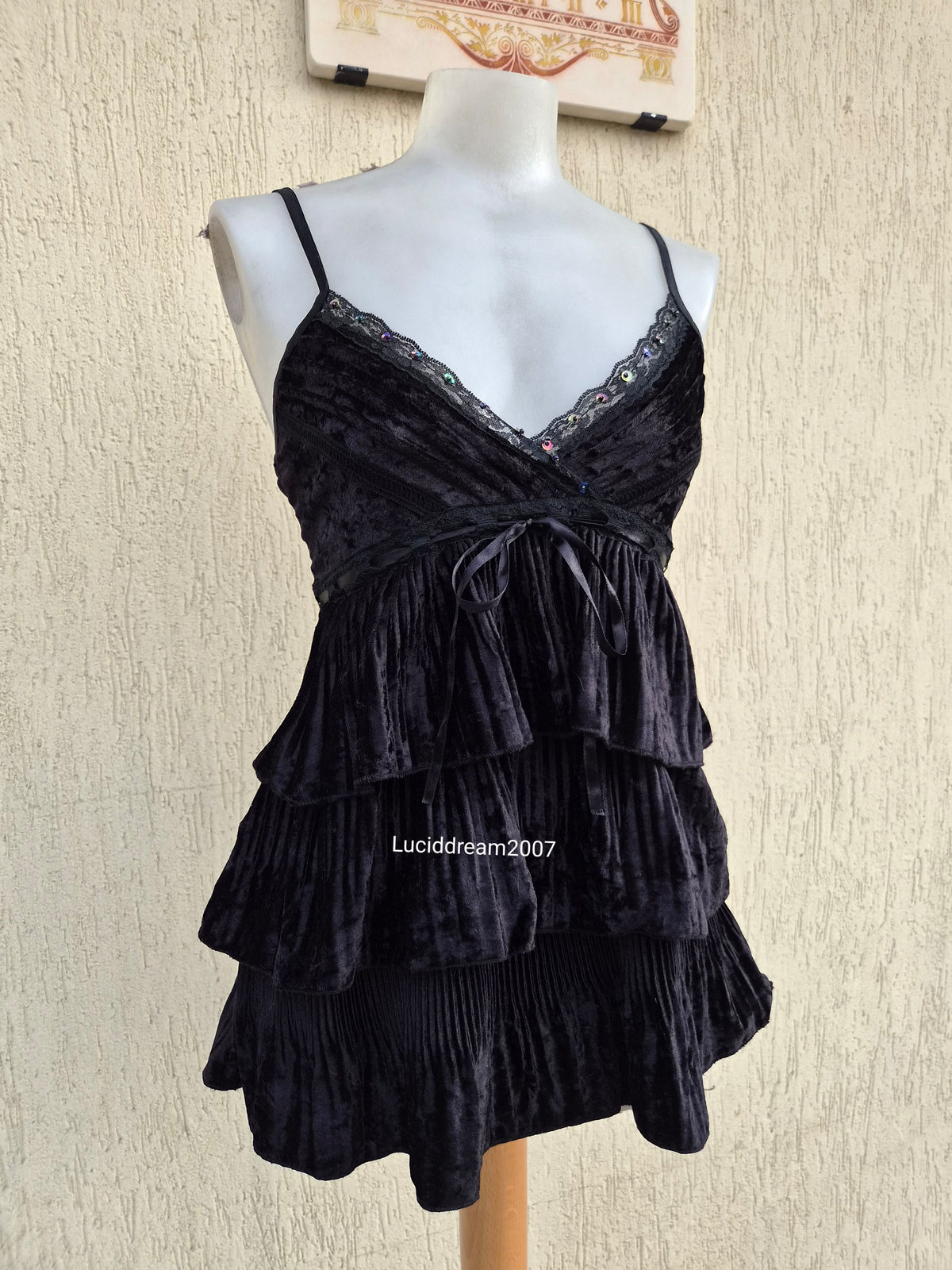 Haut en velours noir asymétrique