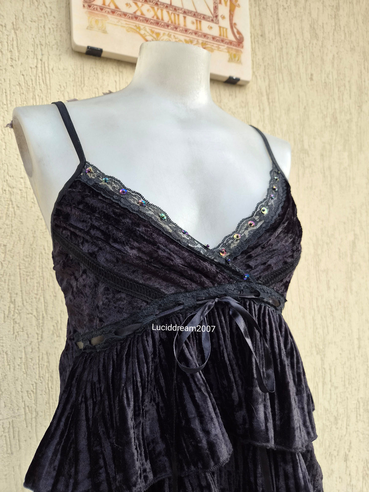 Haut en velours noir asymétrique