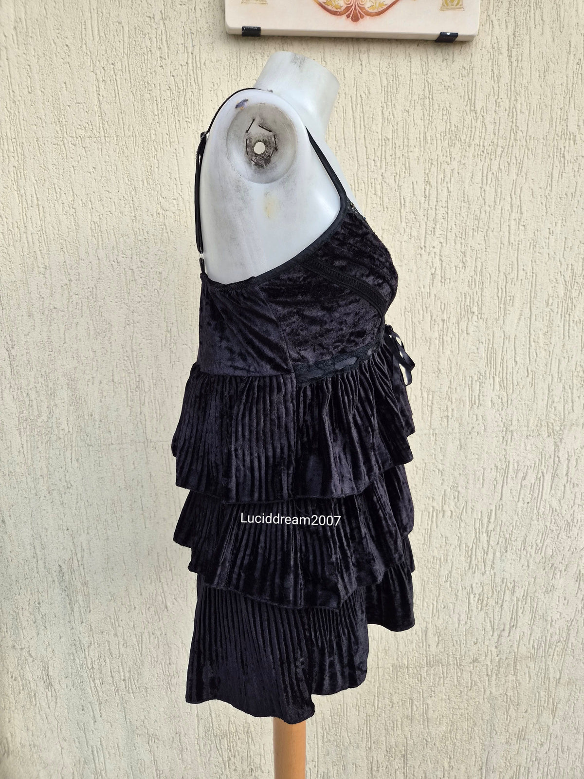 Haut en velours noir asymétrique