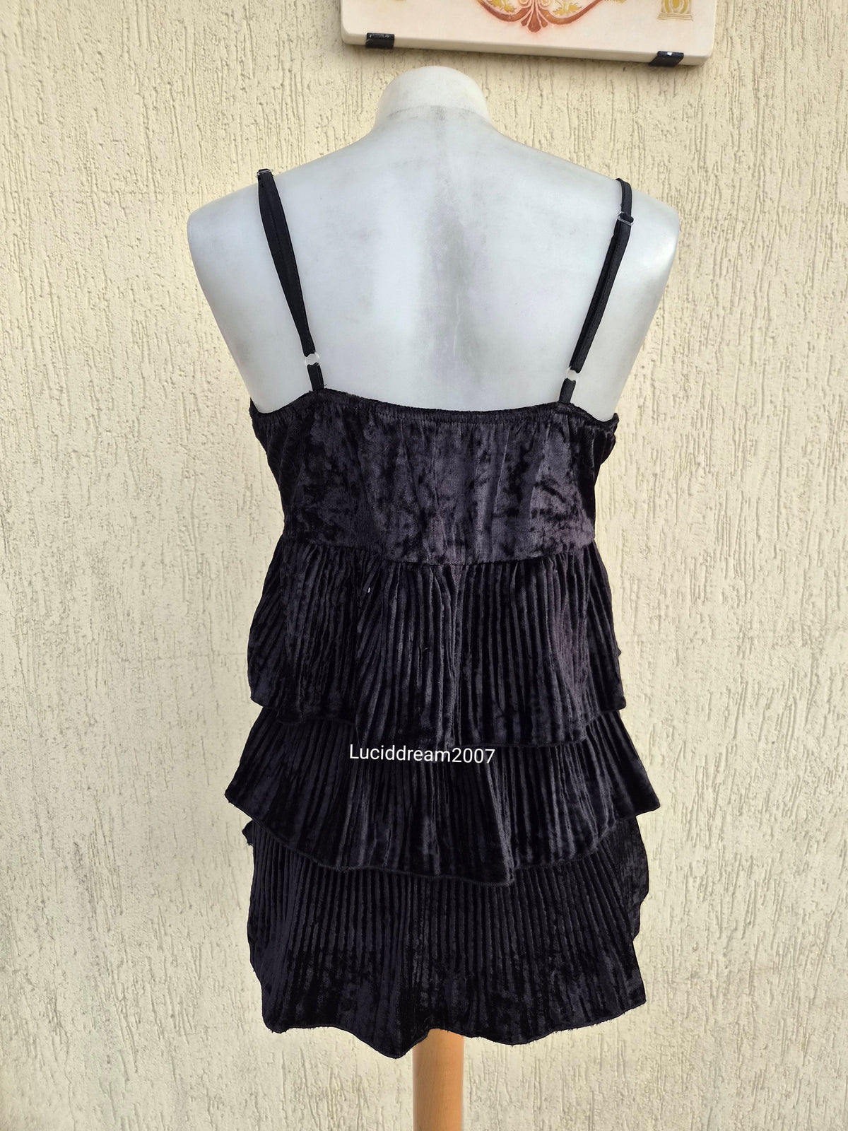 Haut en velours noir asymétrique