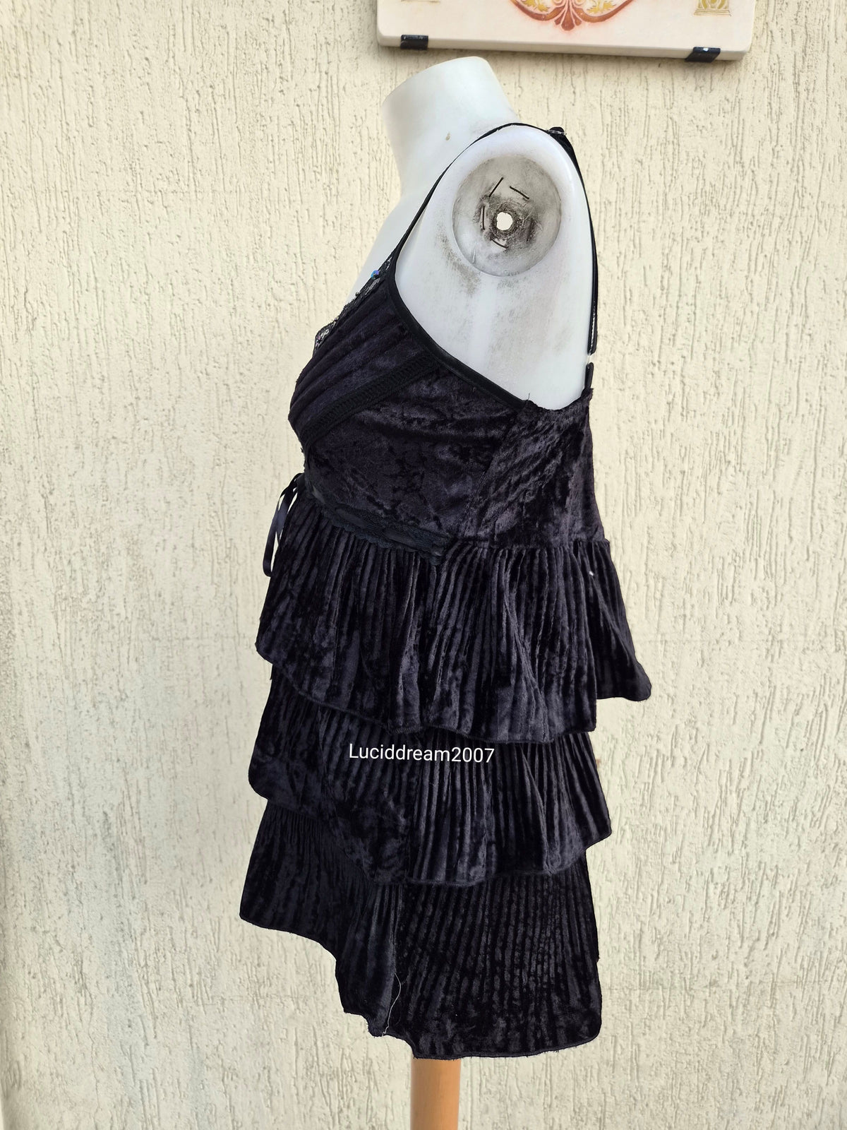 Haut en velours noir asymétrique