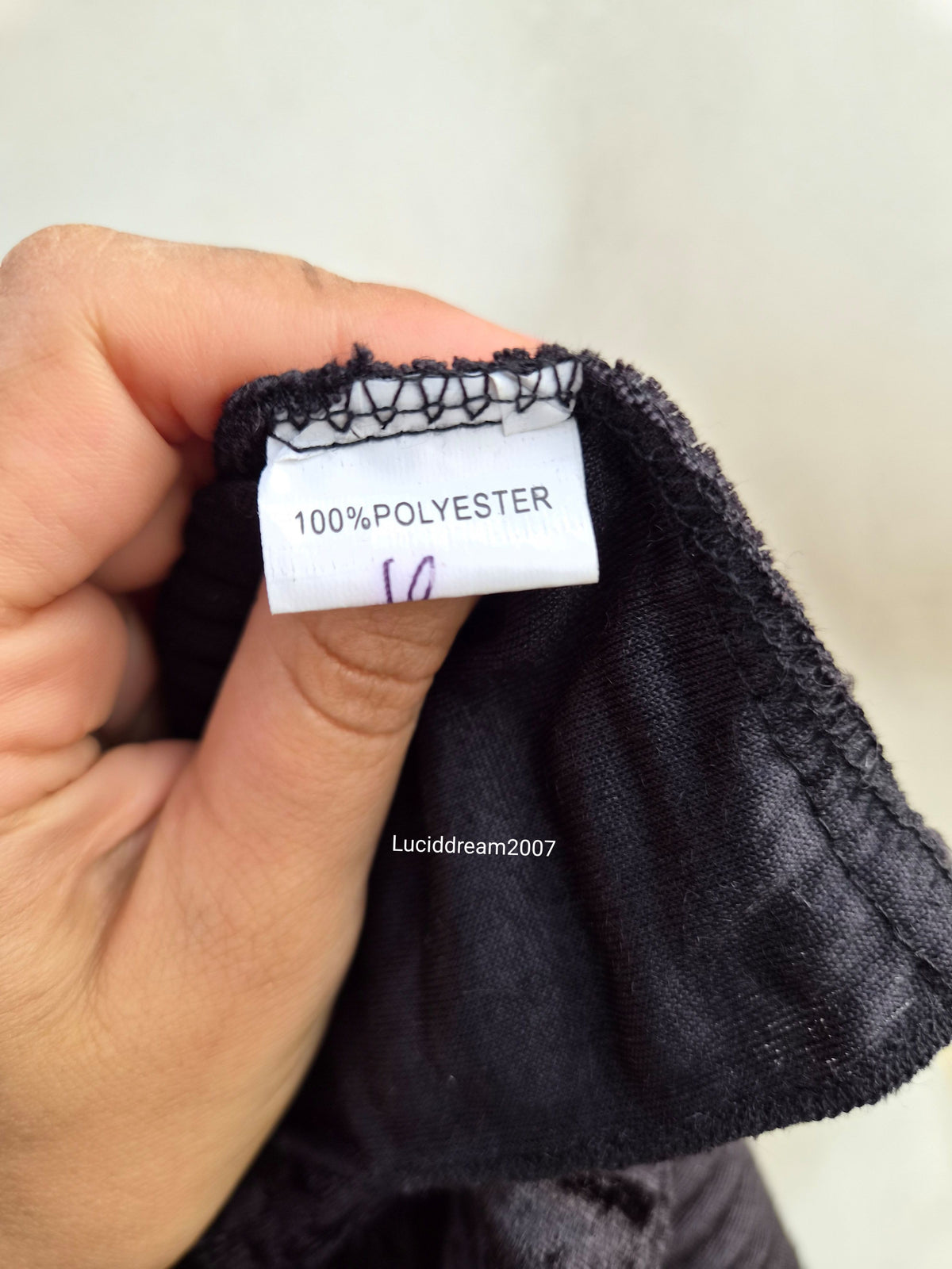 Haut en velours noir asymétrique