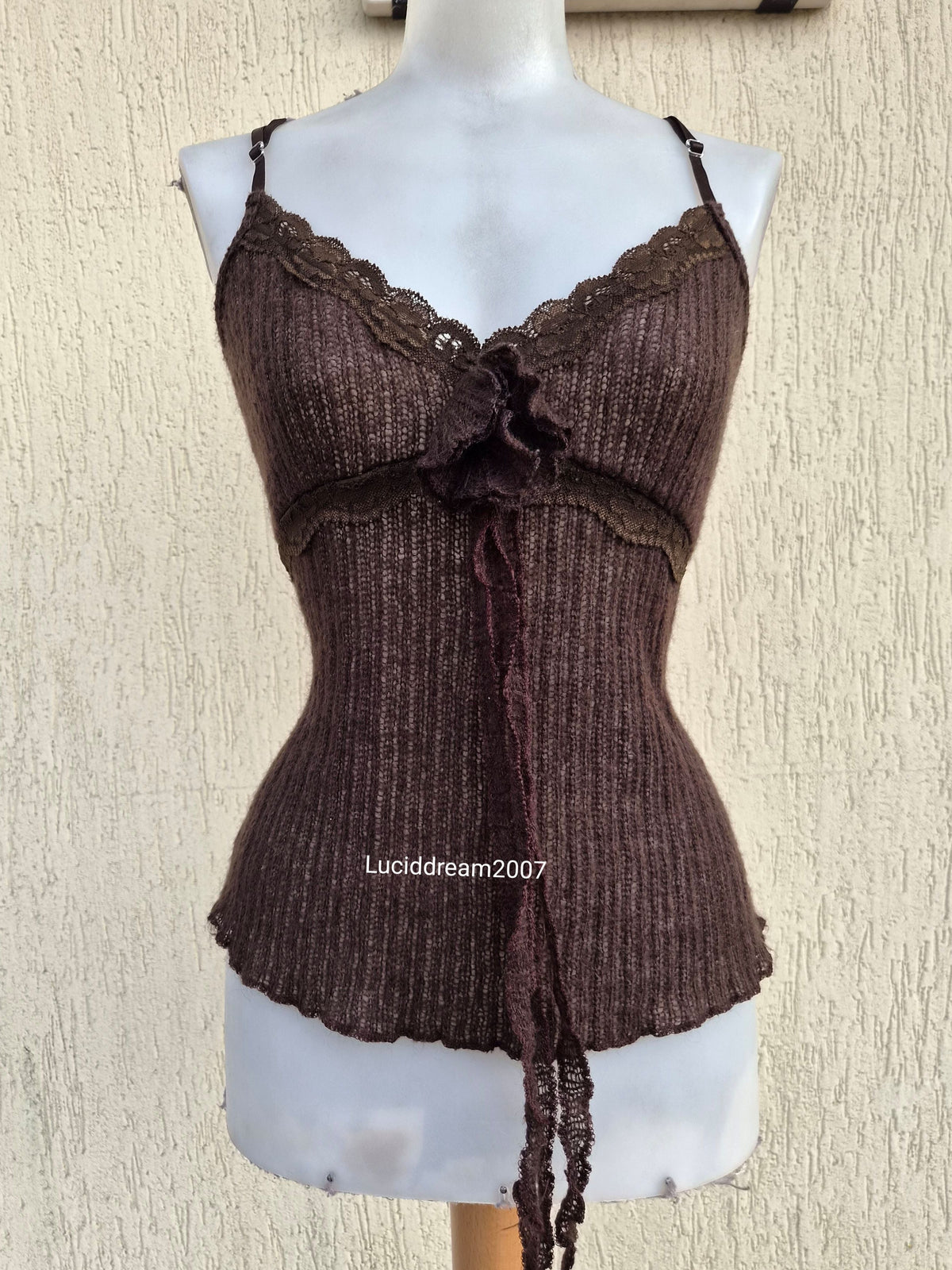 Haut en crochet marron avec fleurs 3D