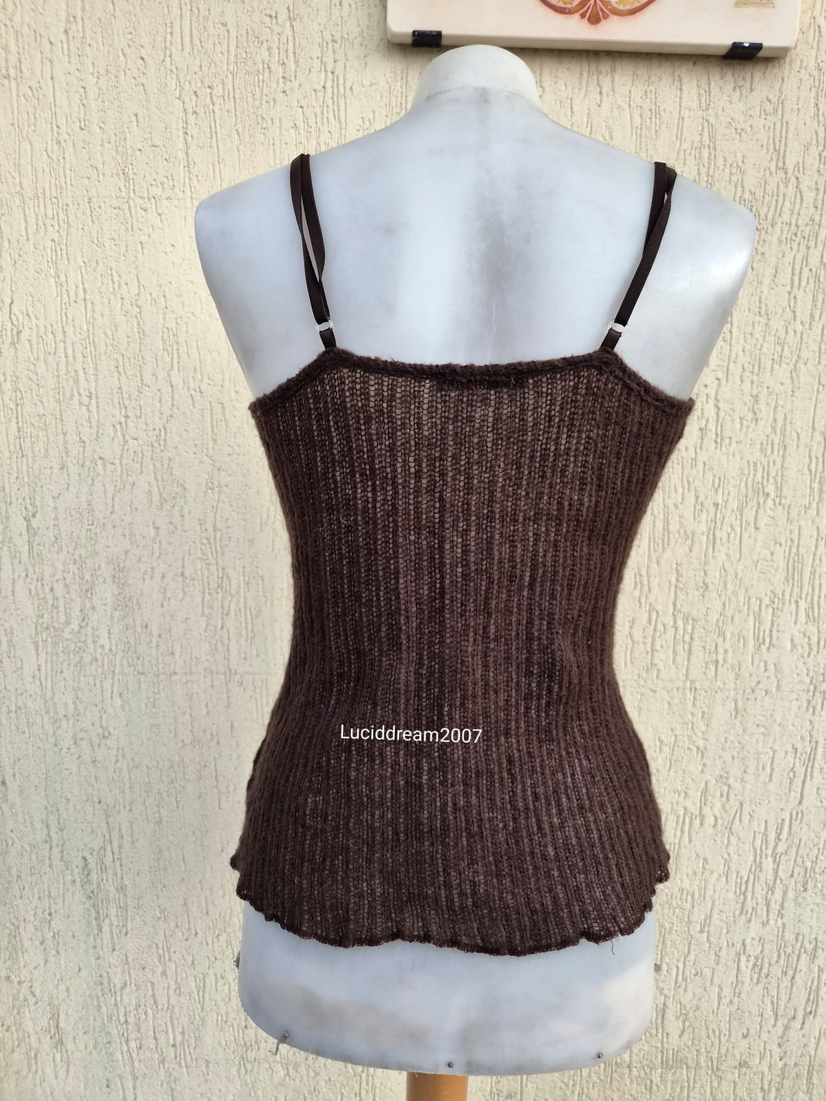 Haut en crochet marron avec fleurs 3D