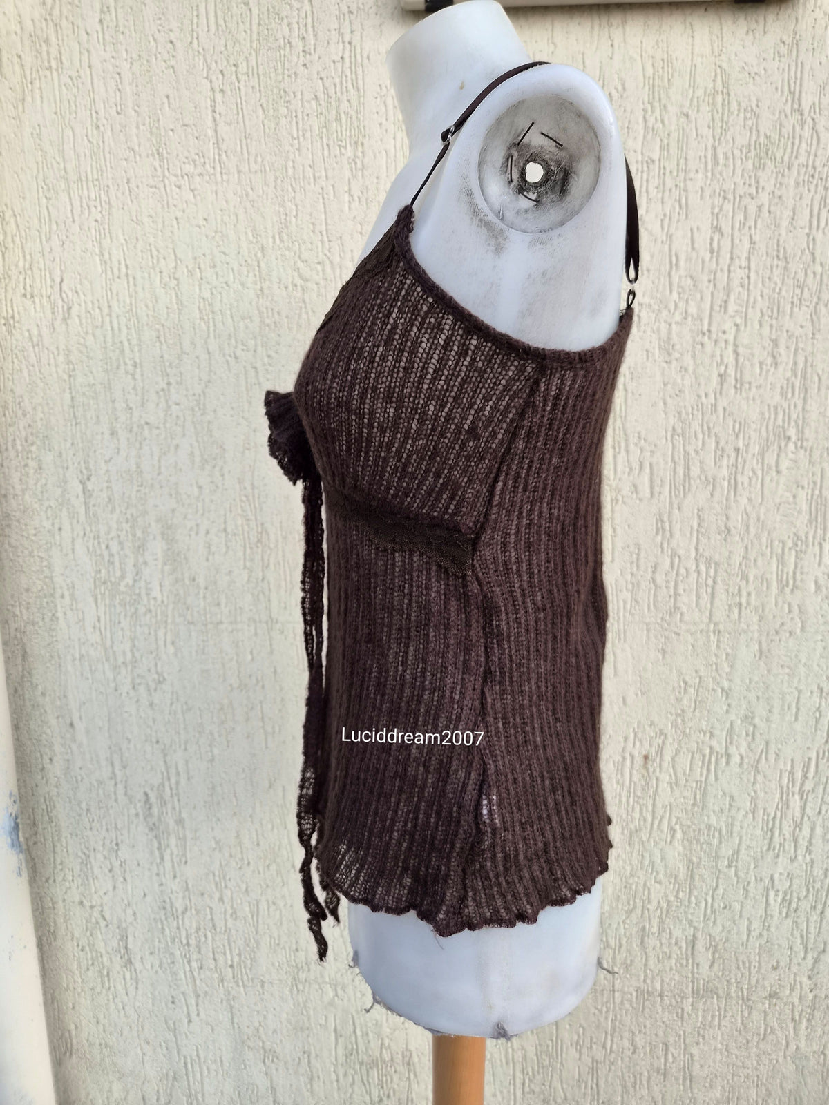 Haut en crochet marron avec fleurs 3D