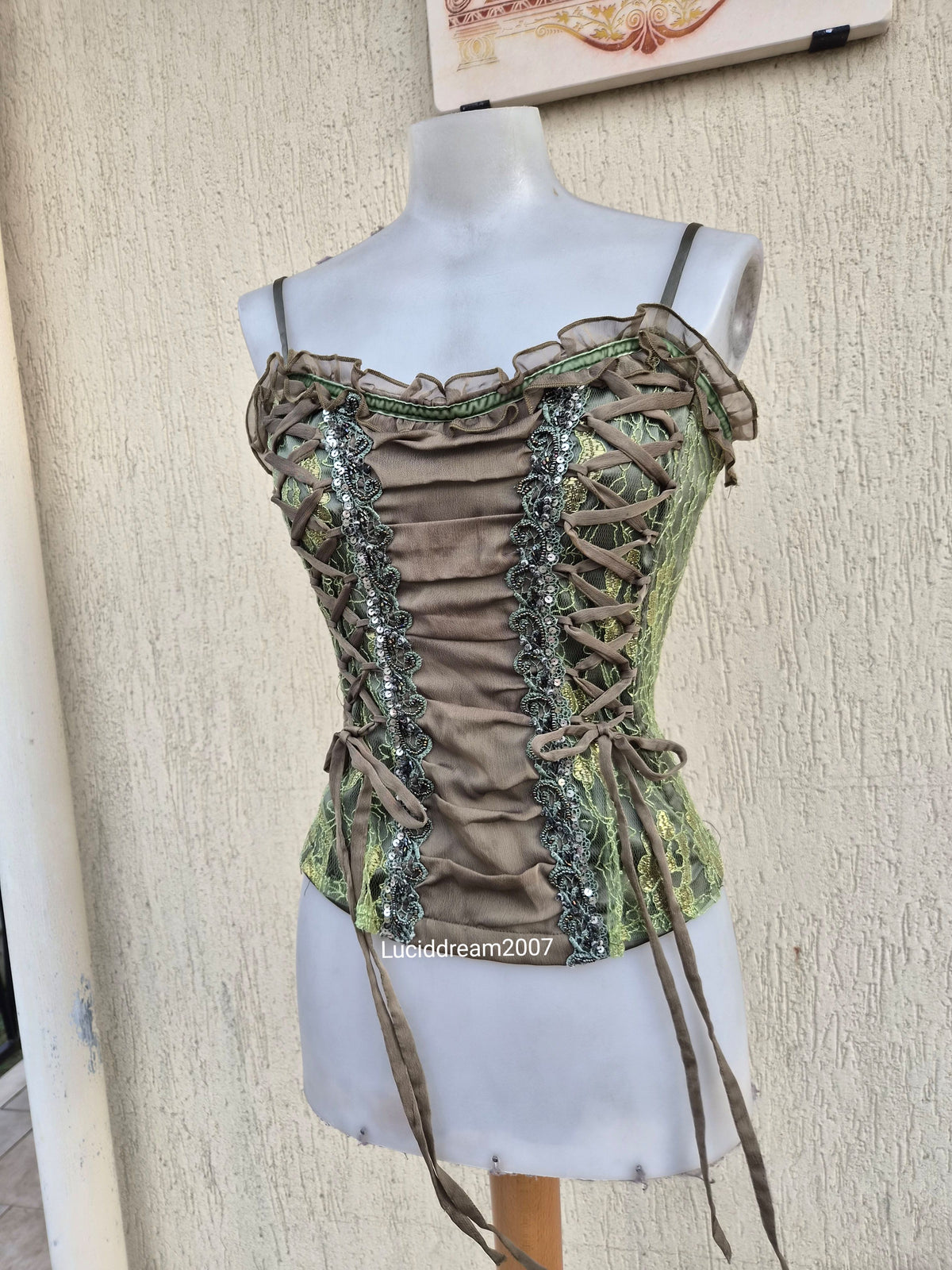Haut esprit corset laçage et dentelle vert