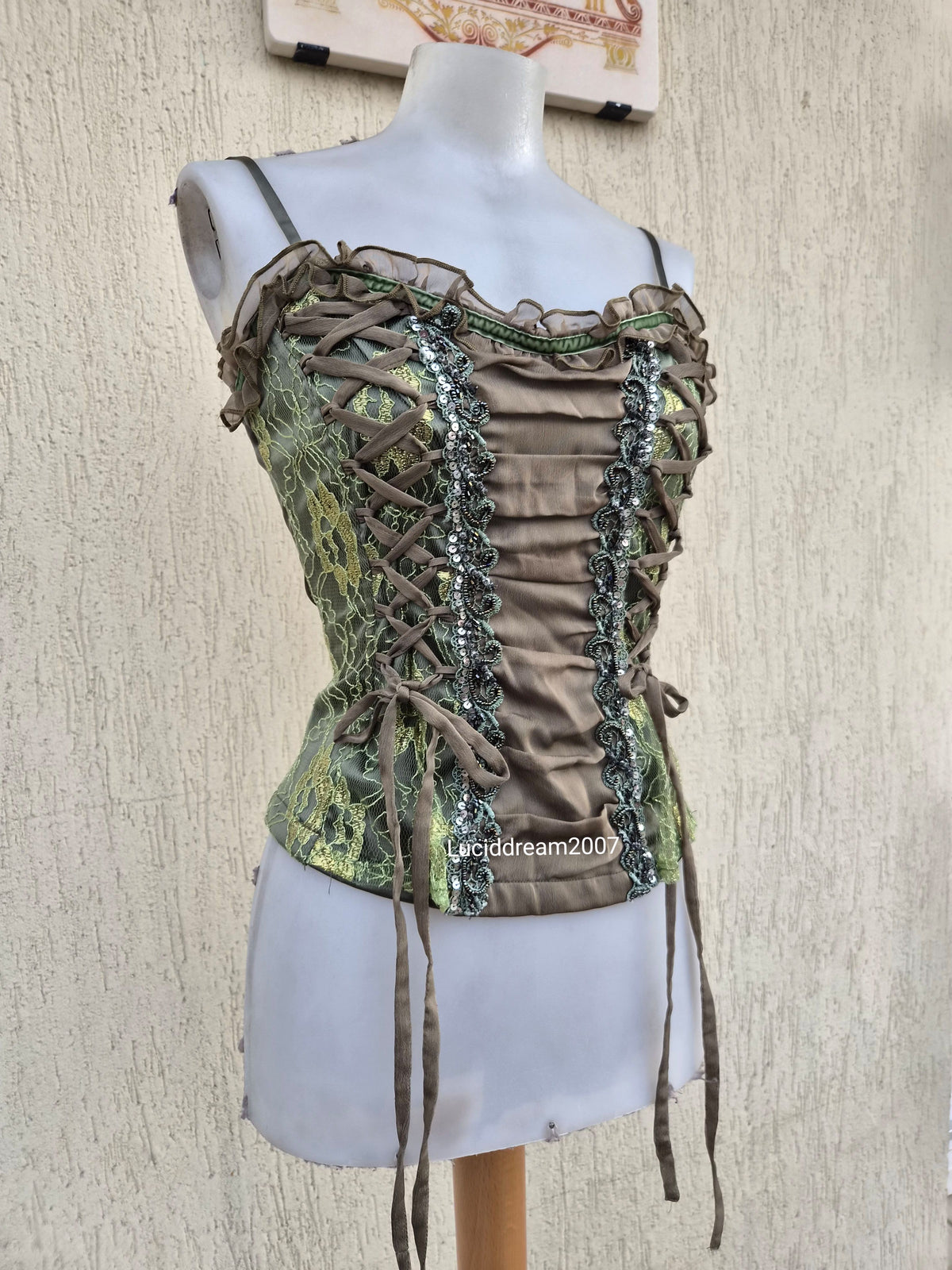Haut esprit corset laçage et dentelle vert