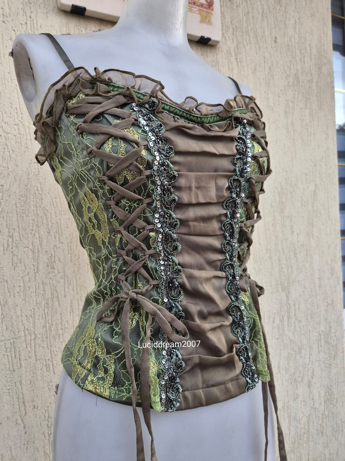 Haut esprit corset laçage et dentelle vert