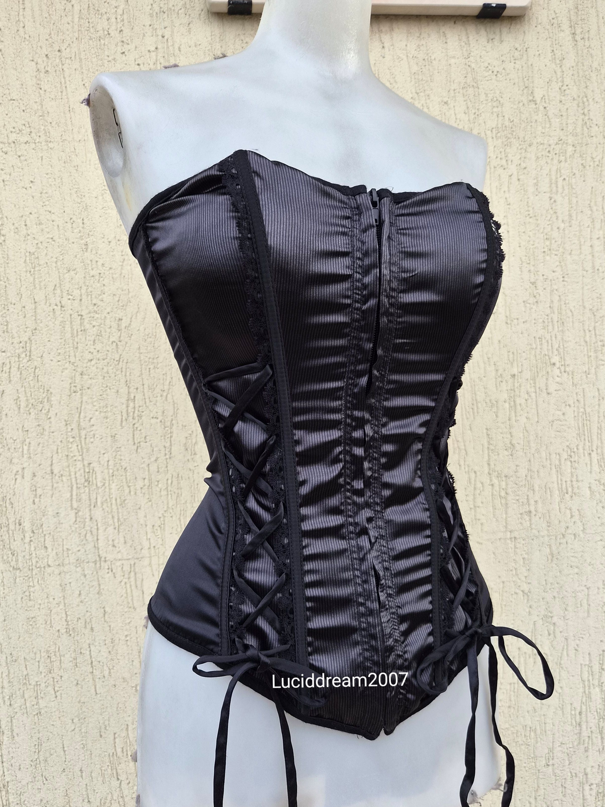 Haut corset satiné noir