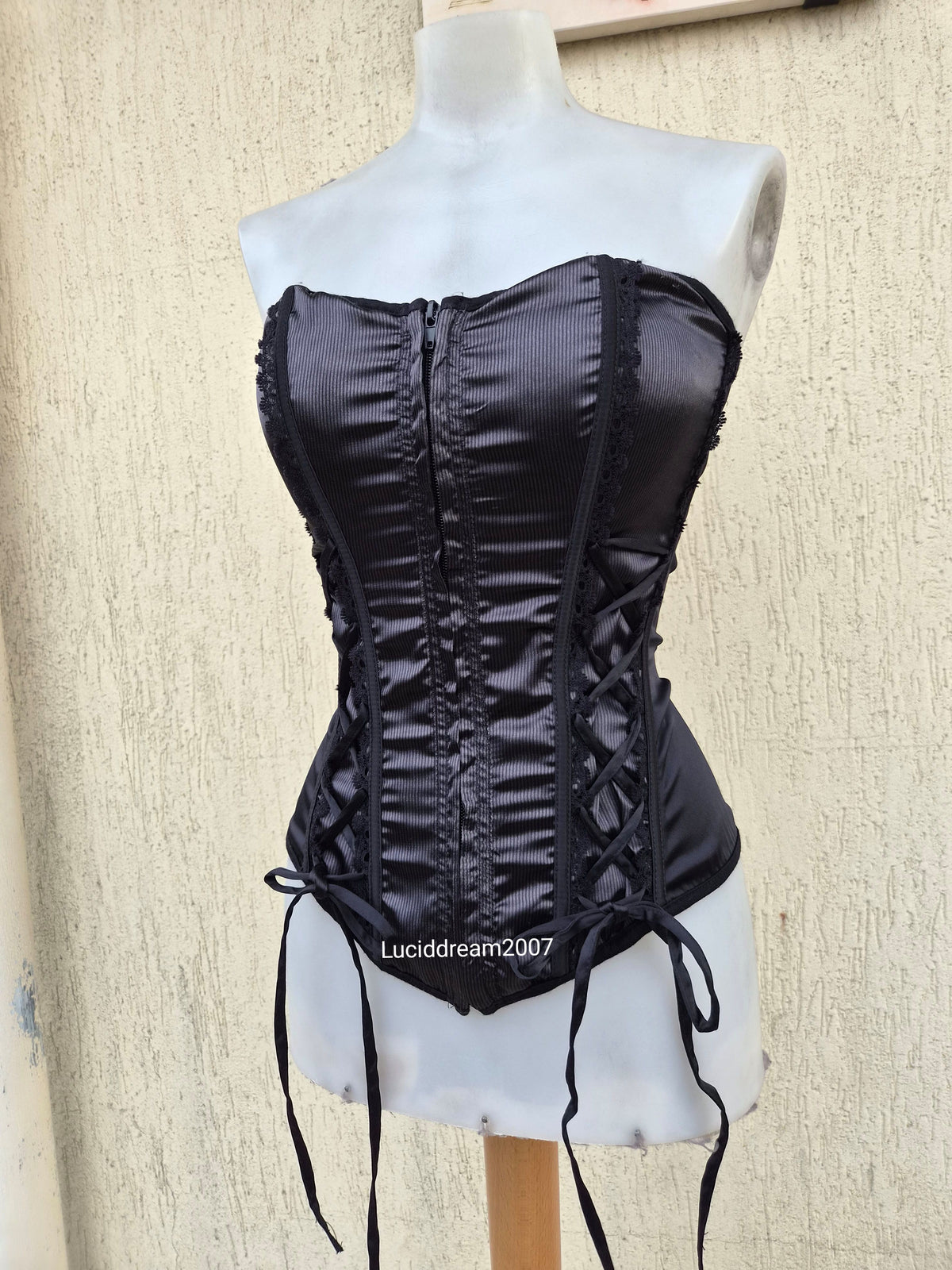 Haut corset satiné noir