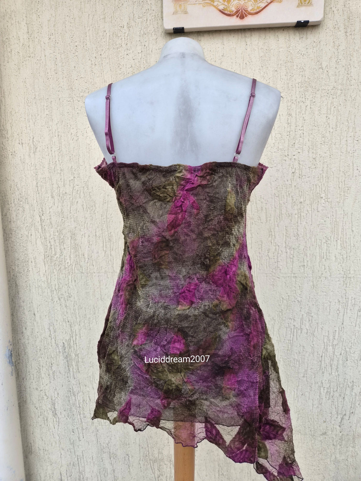 Haut en dentelle florale tons verts et rose