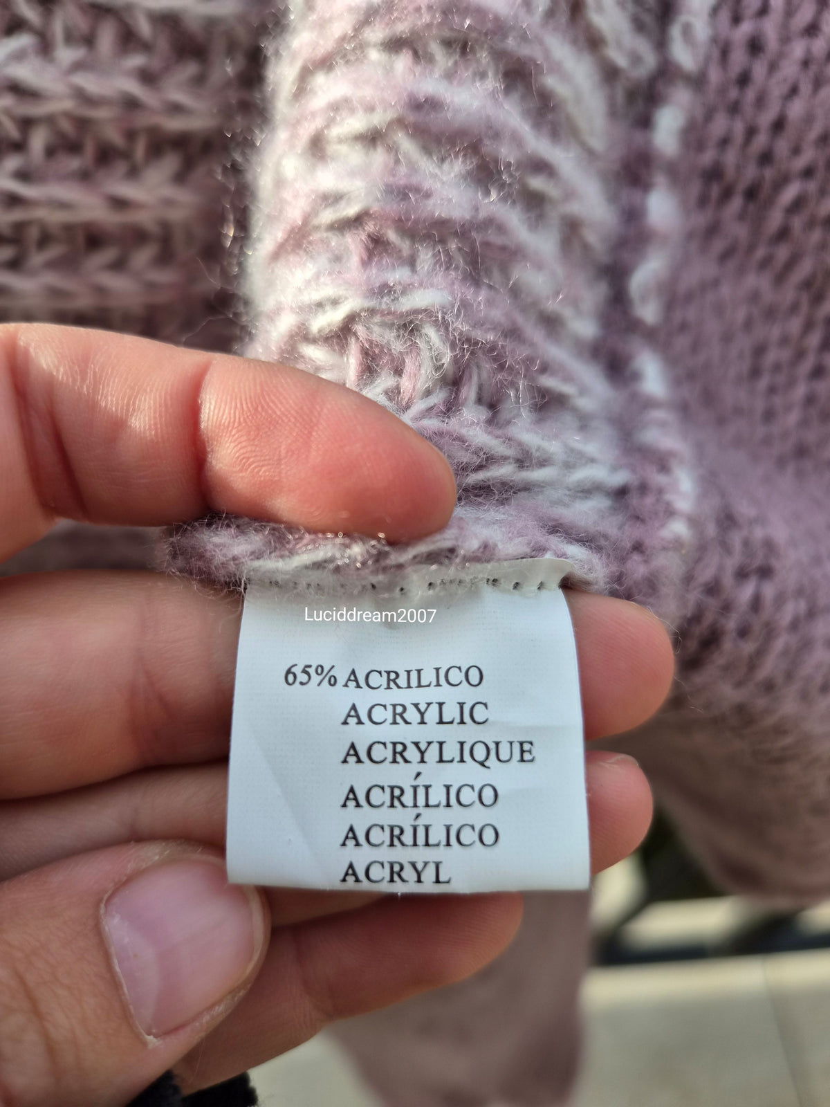Cardigan en tricot lila et rose pâle