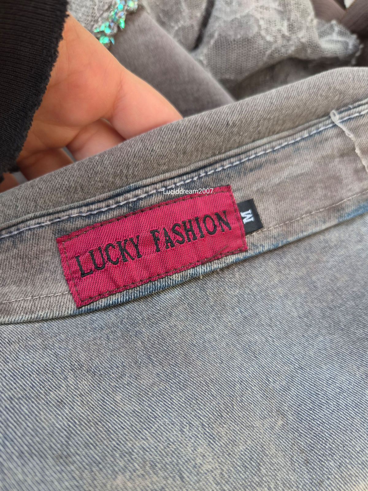 Jupe grise en denim brodé