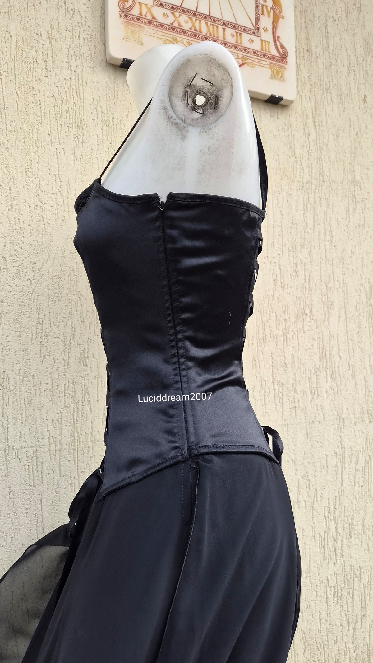 Robe noire à lacage