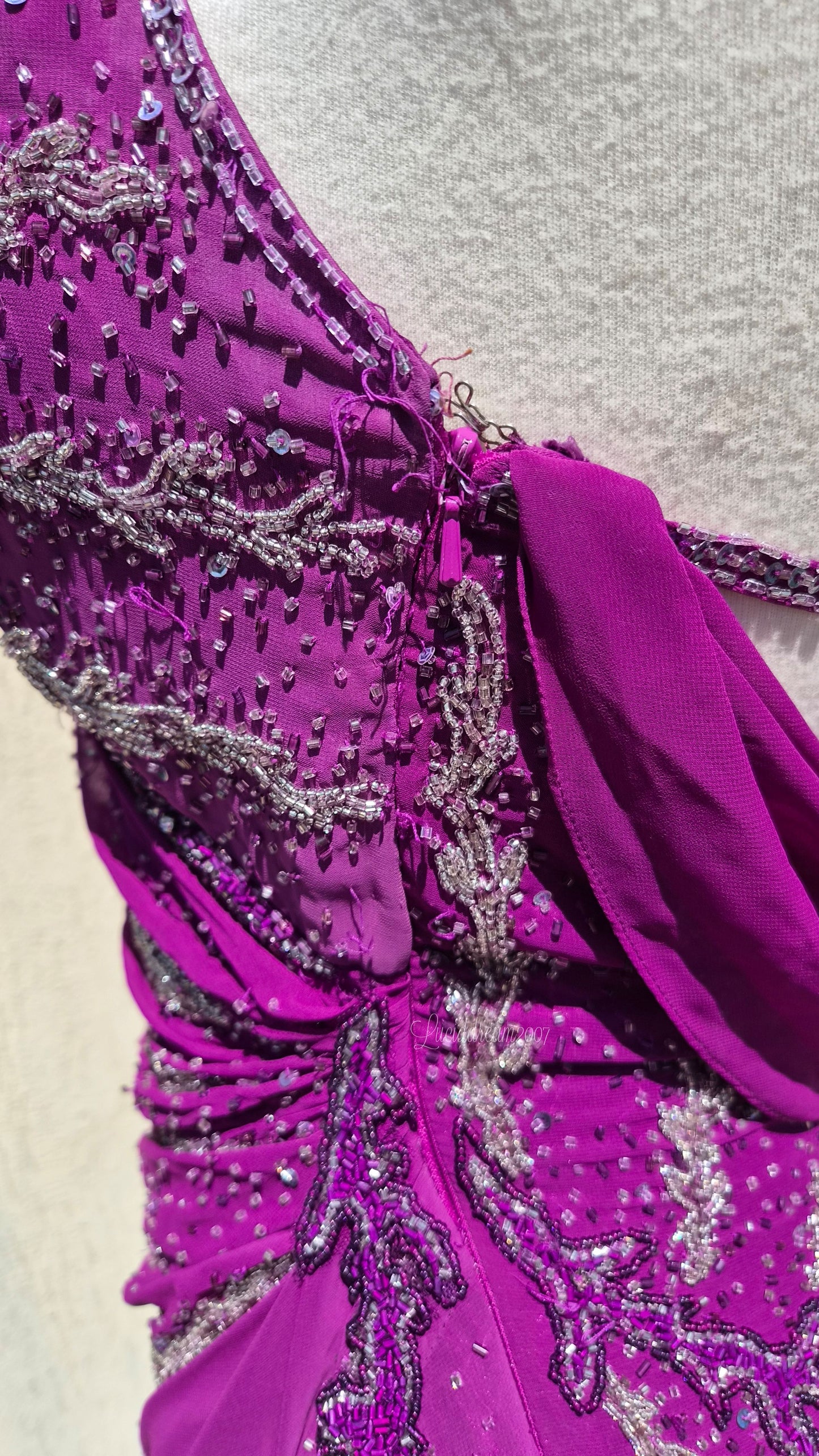 Robe dos nu violette brodée