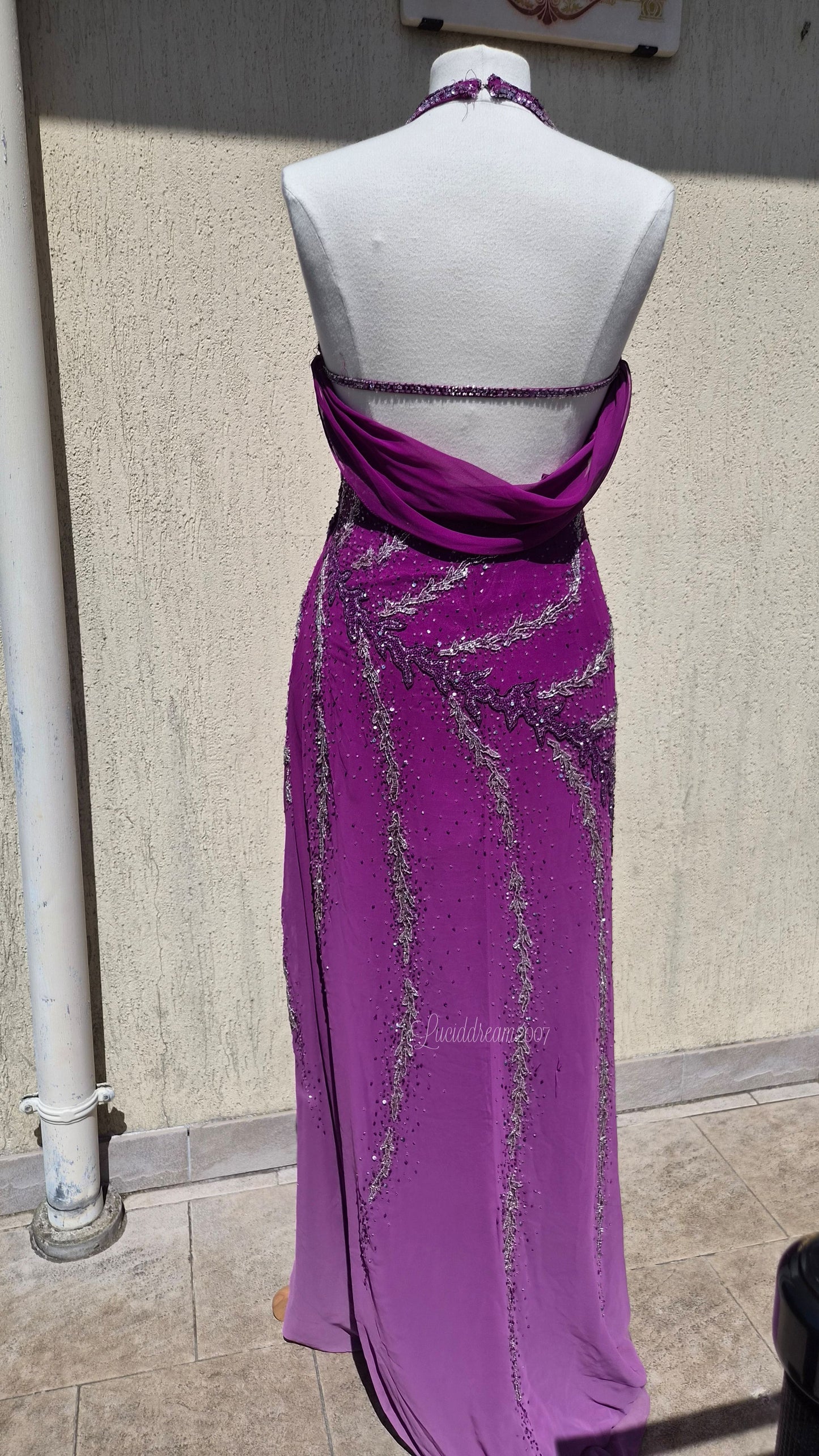 Robe dos nu violette brodée