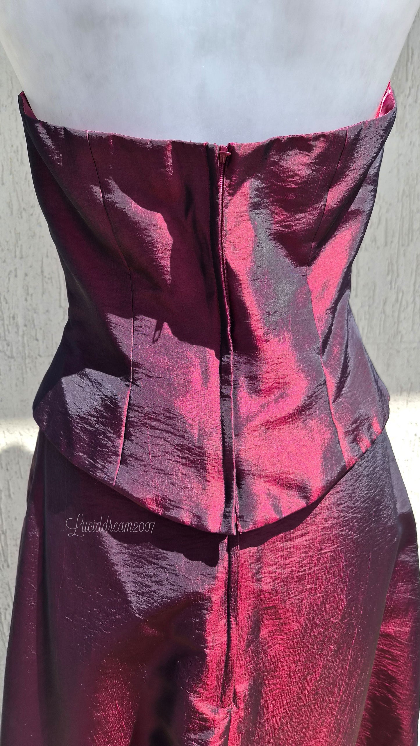 Ensemble bordeaux détails brodés