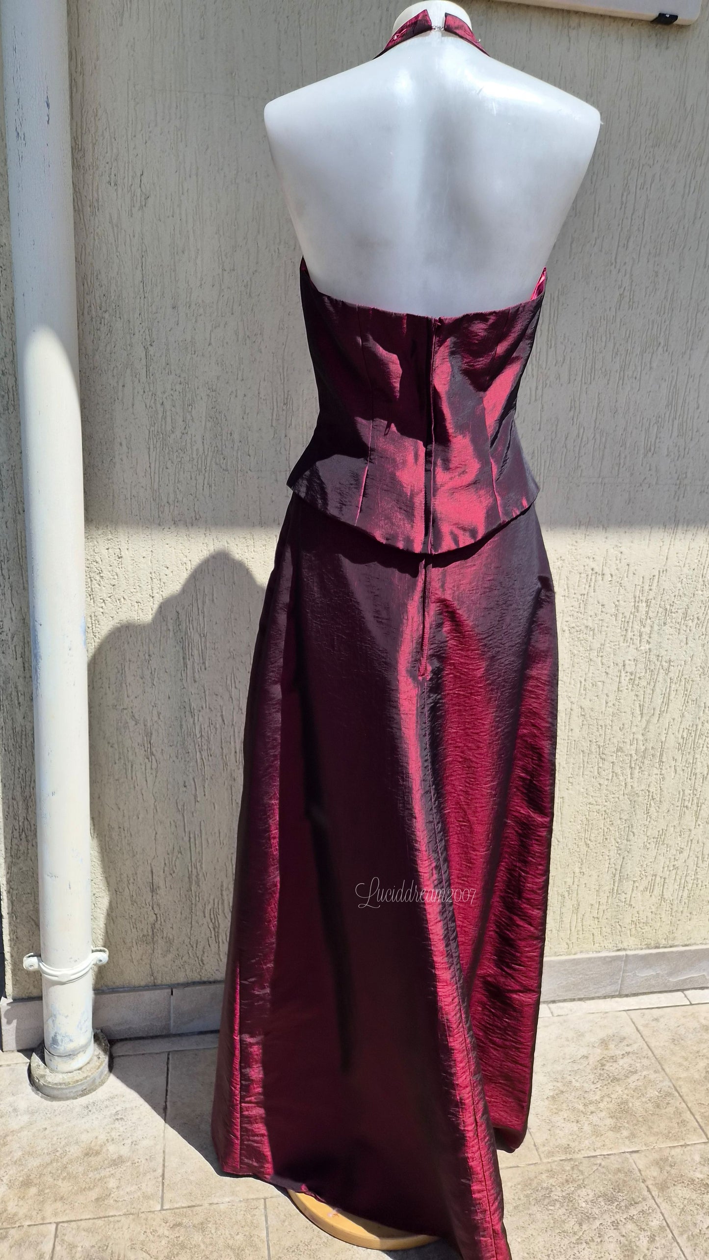 Ensemble bordeaux détails brodés