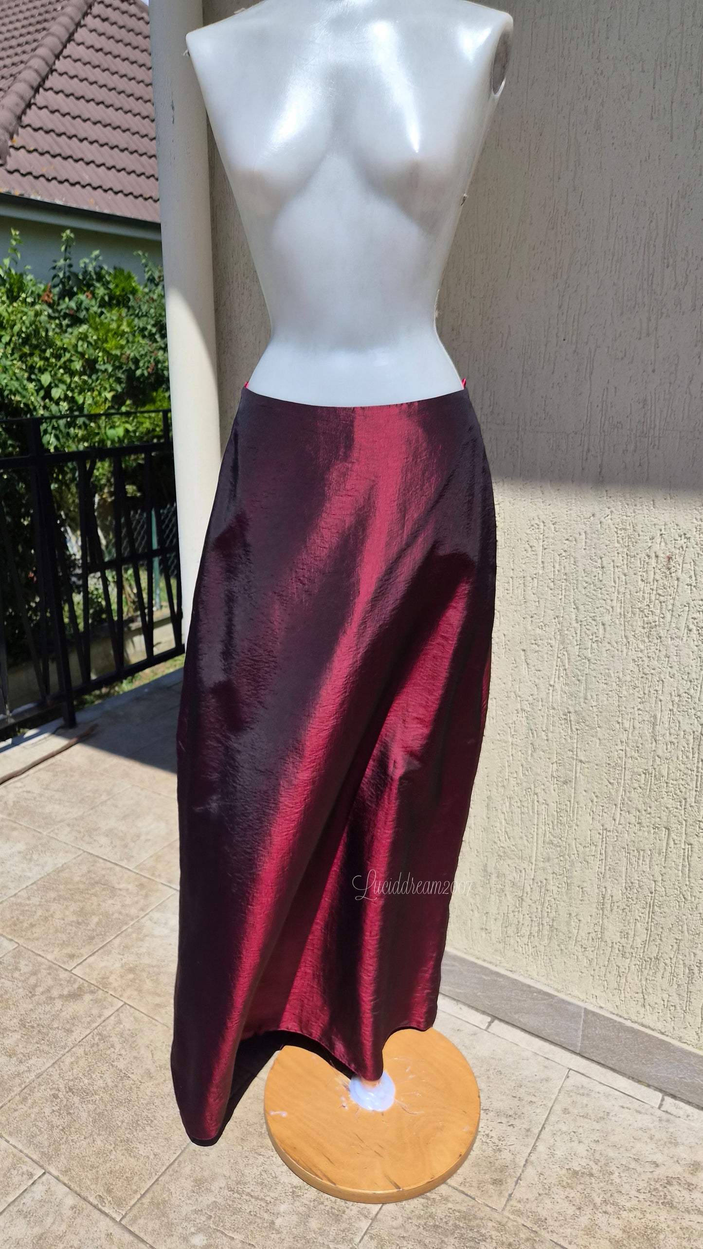 Ensemble bordeaux détails brodés