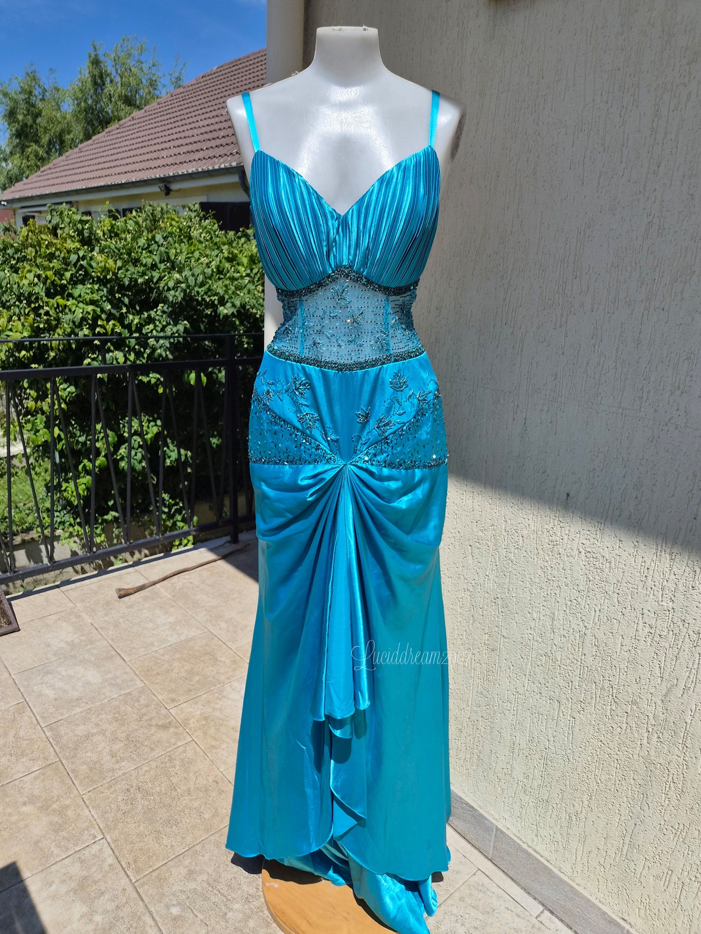 Robe maxi bleue brodée