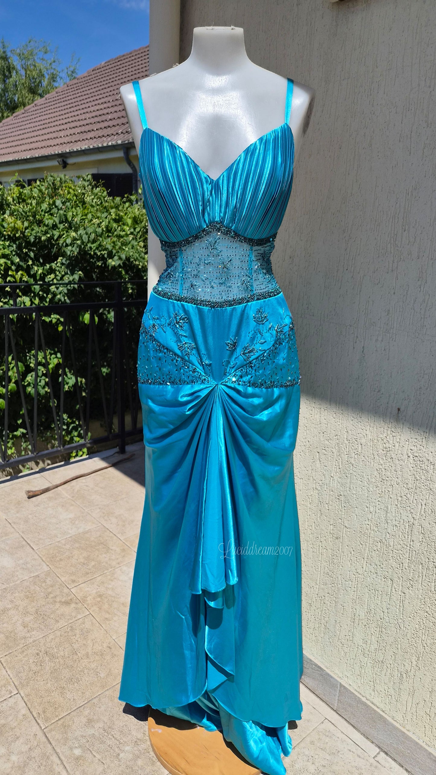 Robe maxi bleue brodée
