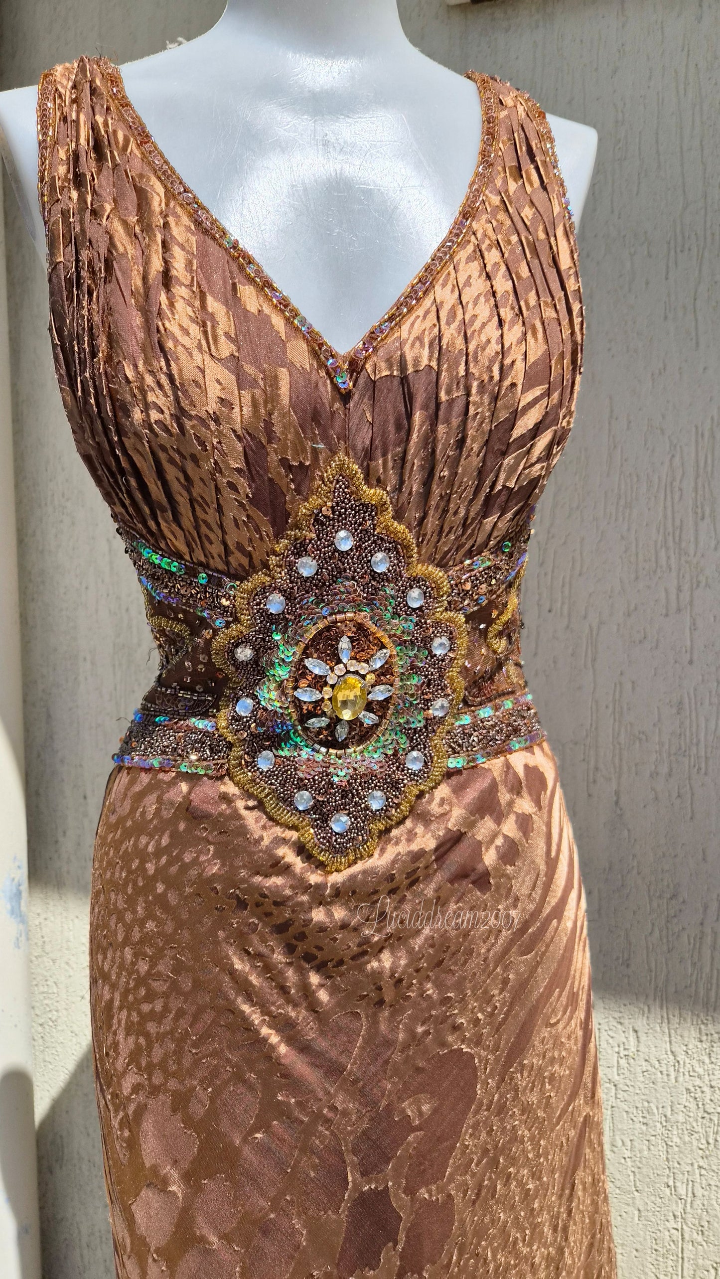 Robe marron détails brodés