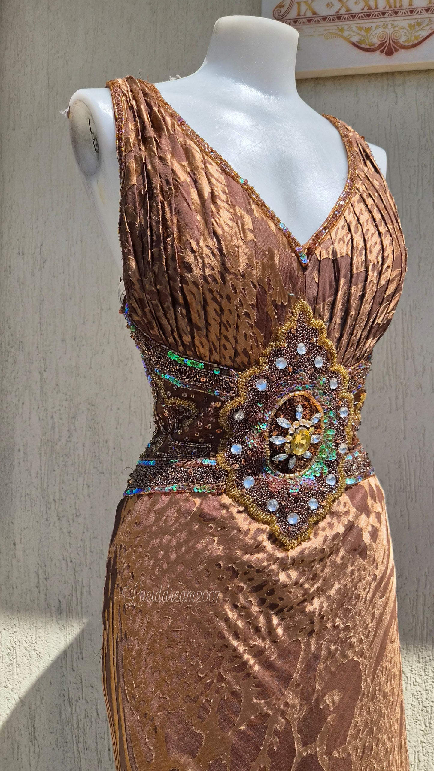 Robe marron détails brodés